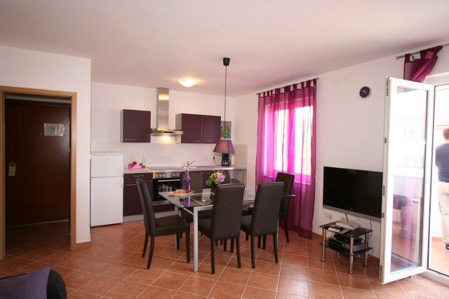 Apartments Kvesic 10012-A1