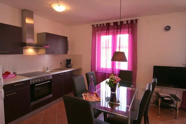 Apartments Kvesic 10012-A1