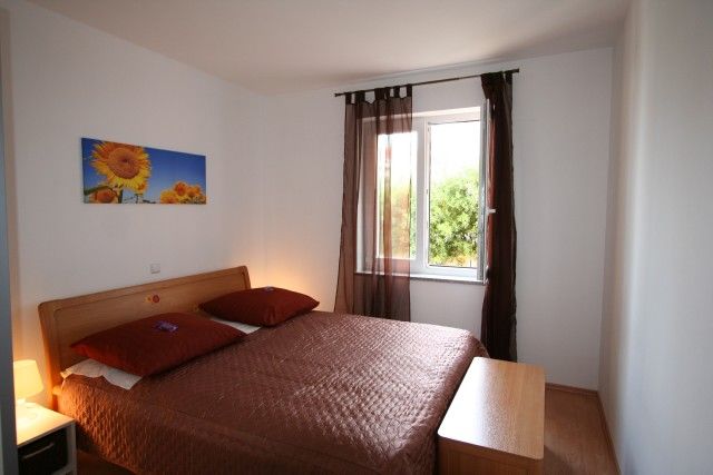 Apartments Kvesic 10012-A1