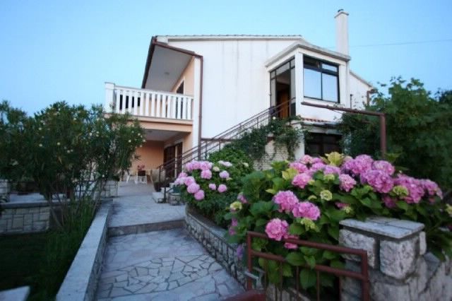 Apartments Grskovic G. Jesenovica 60242-A2