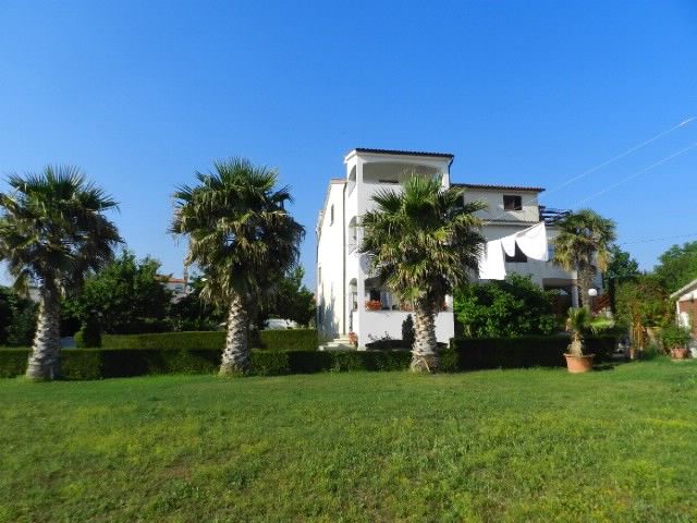 Apartments and Rooms Ana 70121-A2