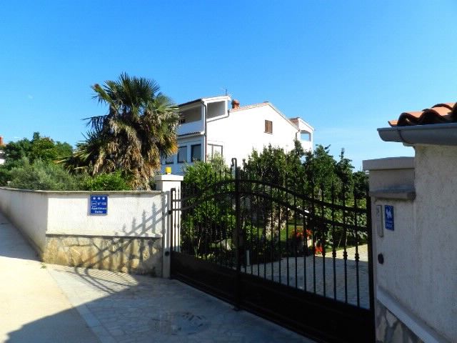Apartments and Rooms Ana 70121-A2