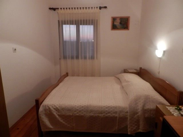 Apartments and Rooms Ana 70121-A1