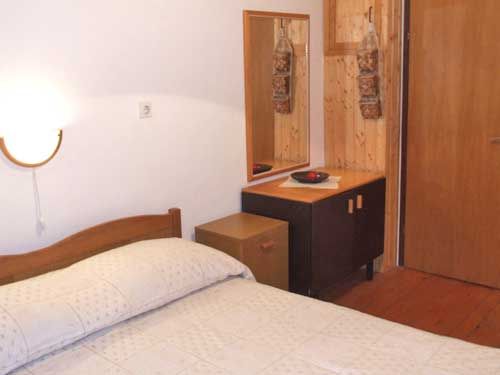 Apartments and Rooms Ana 70121-A1