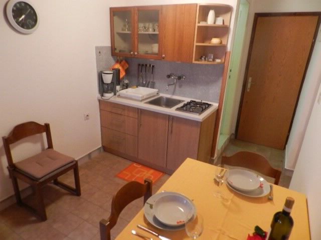 Apartments and Rooms Ana 70121-A1