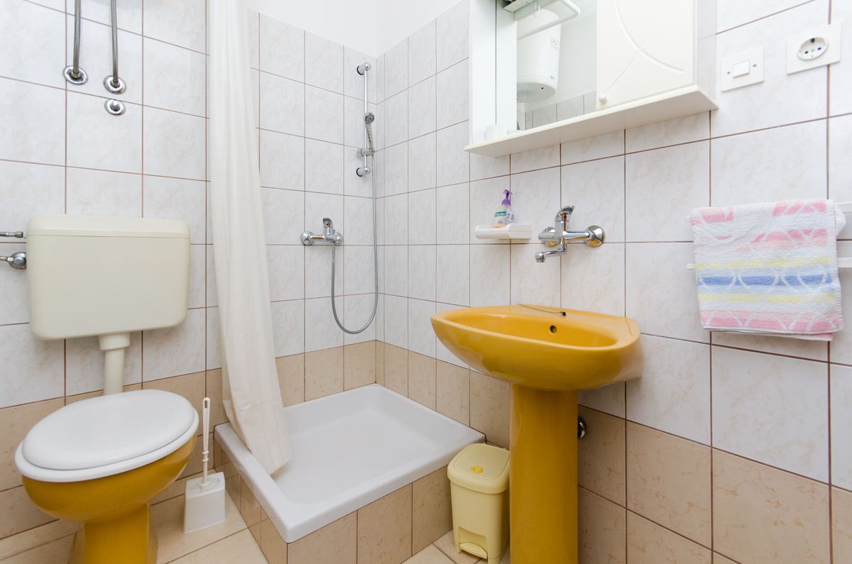 Apartments Antun 33181-A3