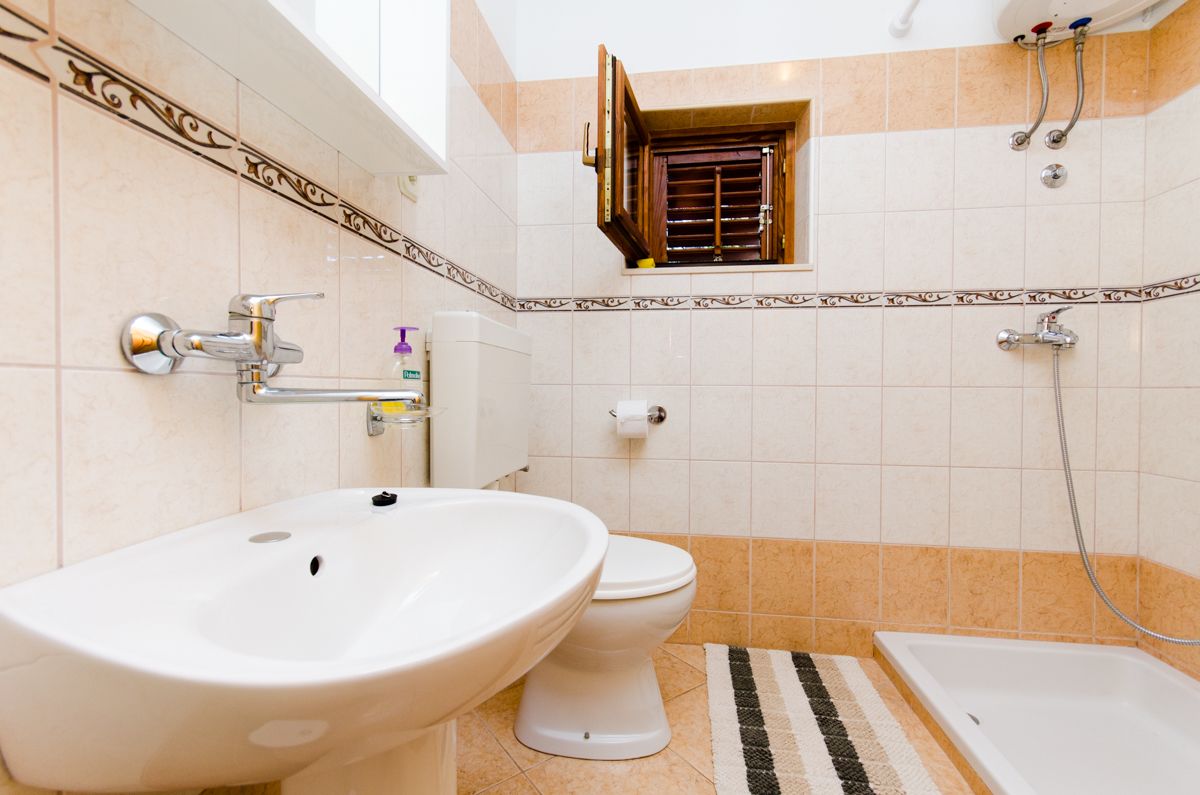 Apartments Antun 33181-A4