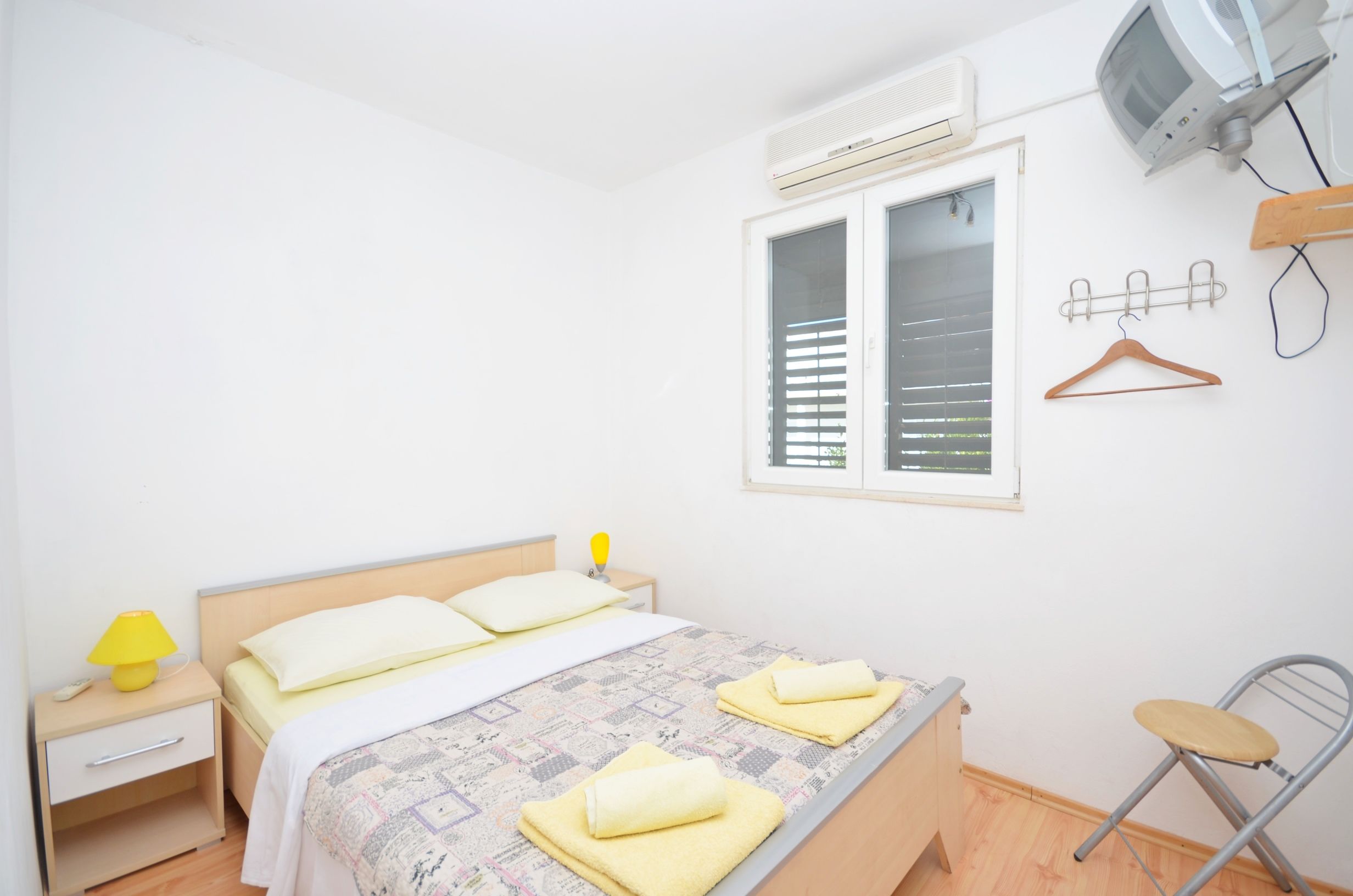 Apartments and Rooms Mare 11171-A1