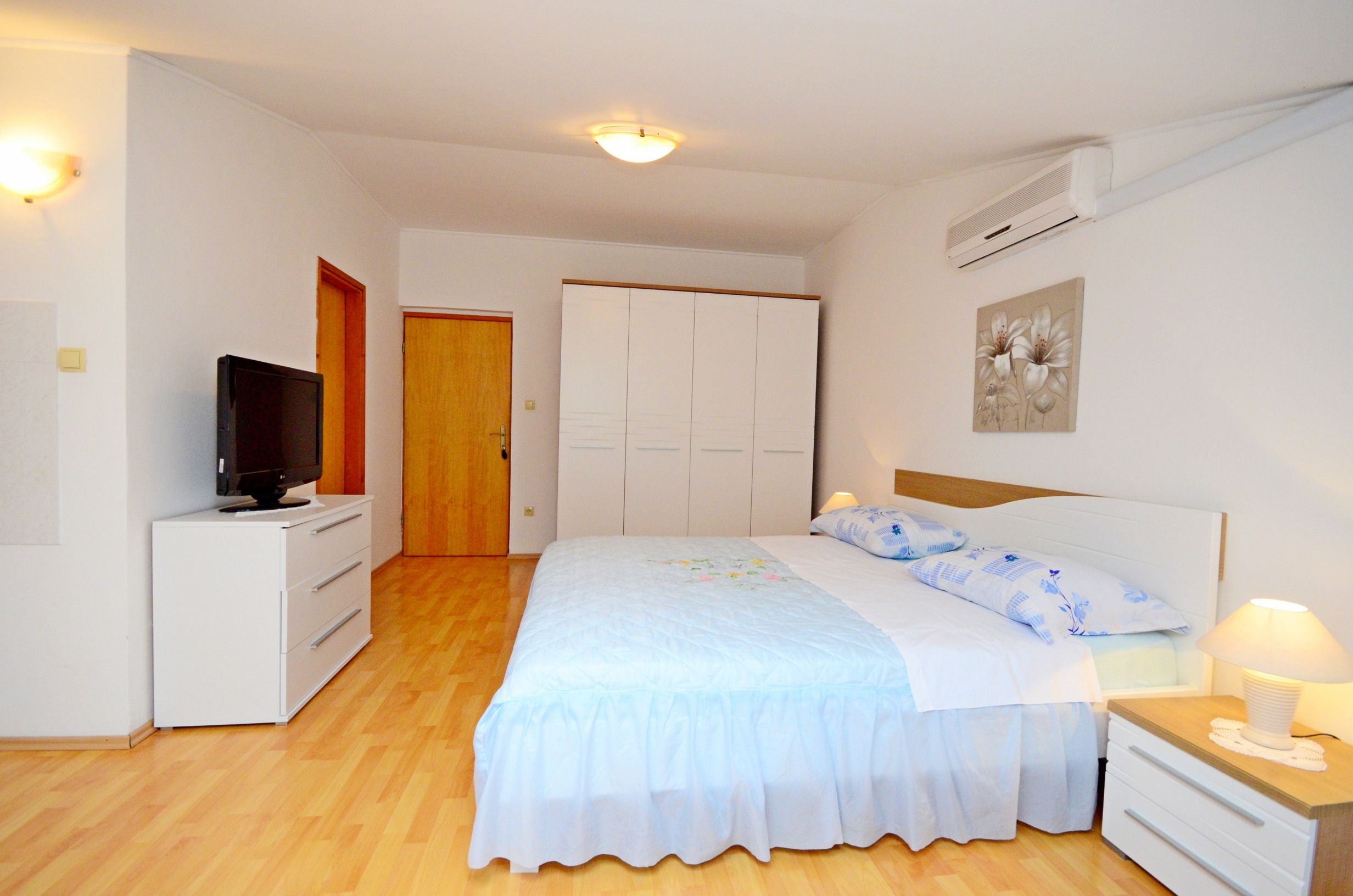 Apartments Biserka 73041-A1