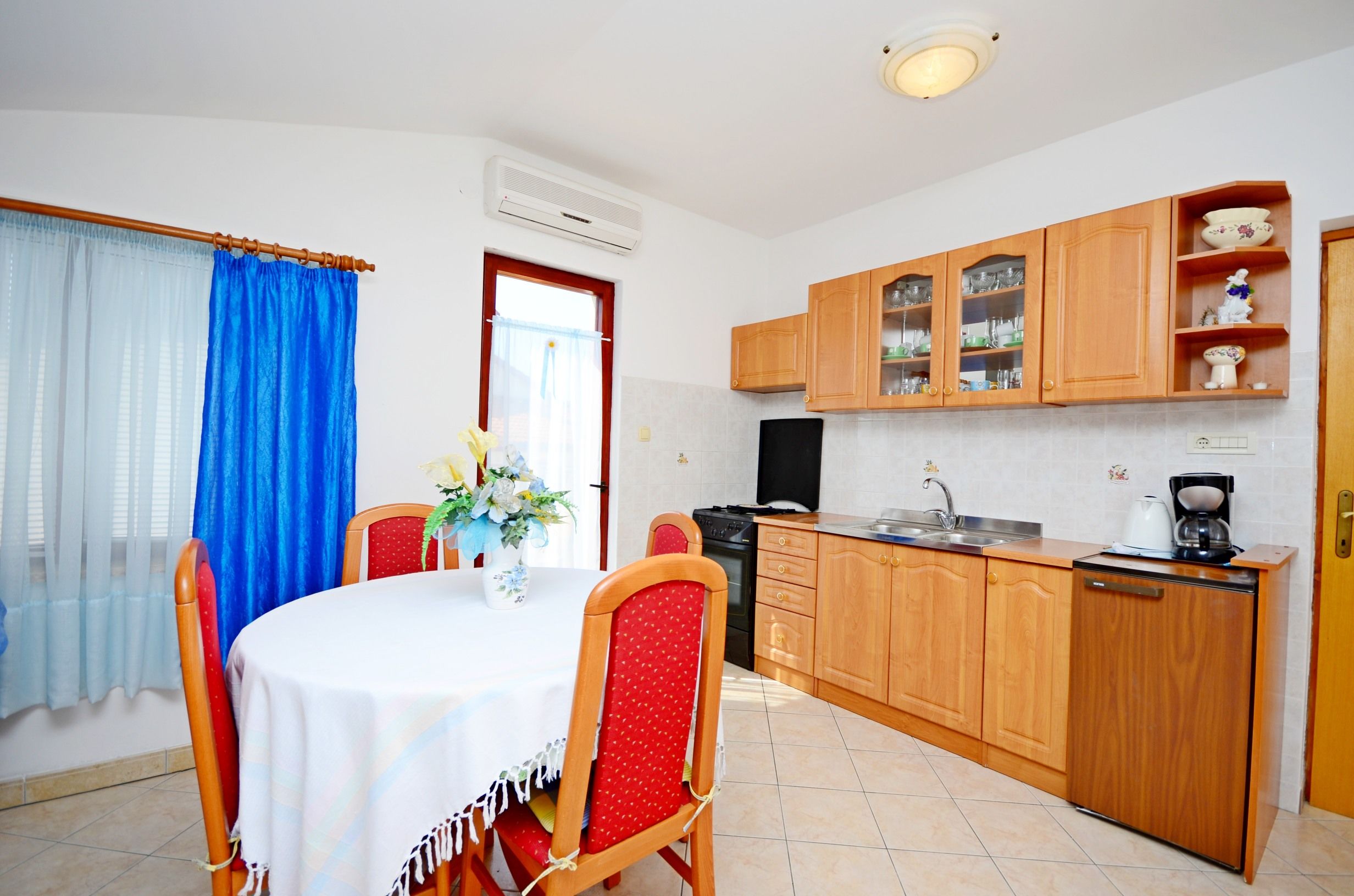 Apartments Biserka 73041-A2