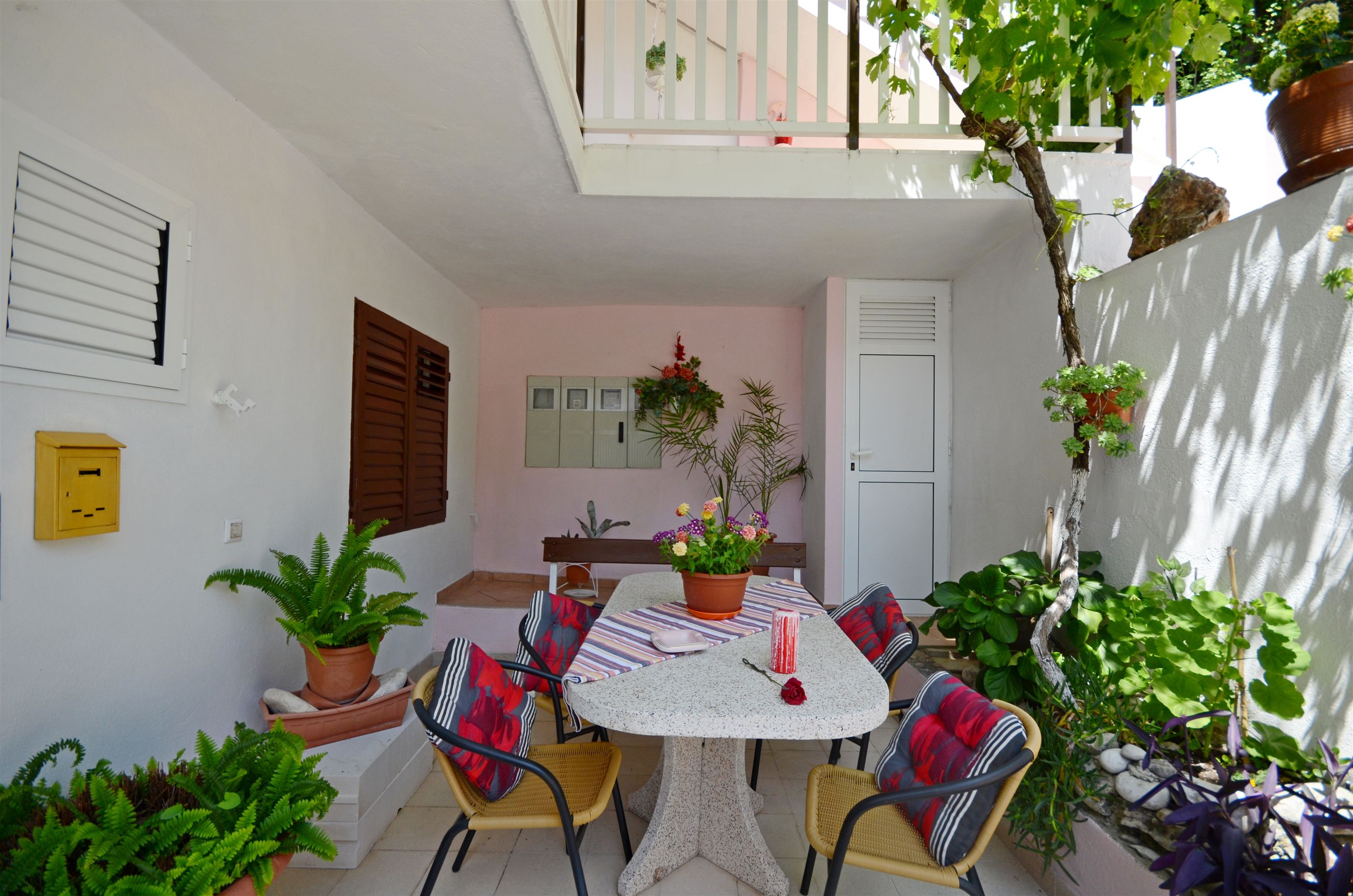 Apartments Zvonimir 40781-A1