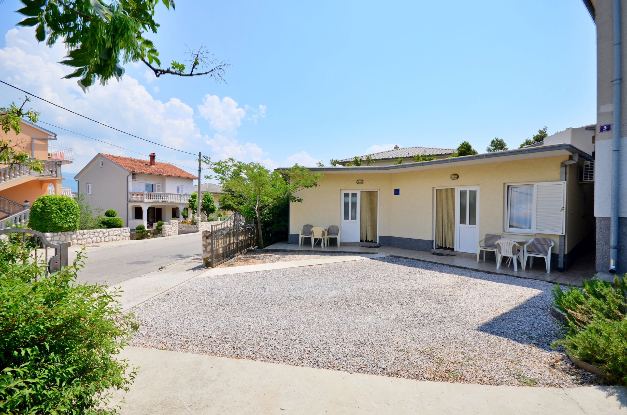 Apartments Branimir 64221-A2