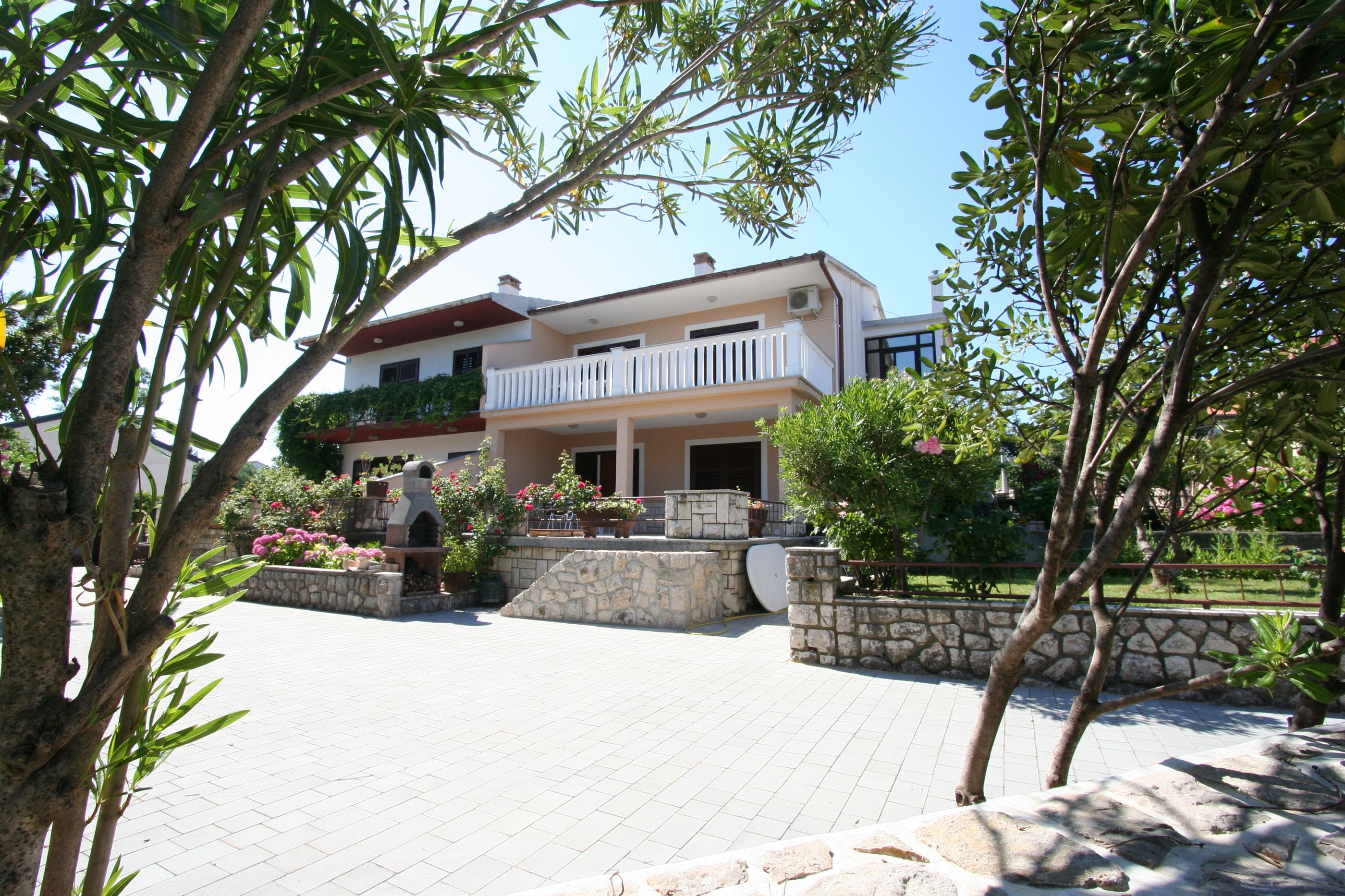Apartments Grskovic G. Jesenovica 60242-A2