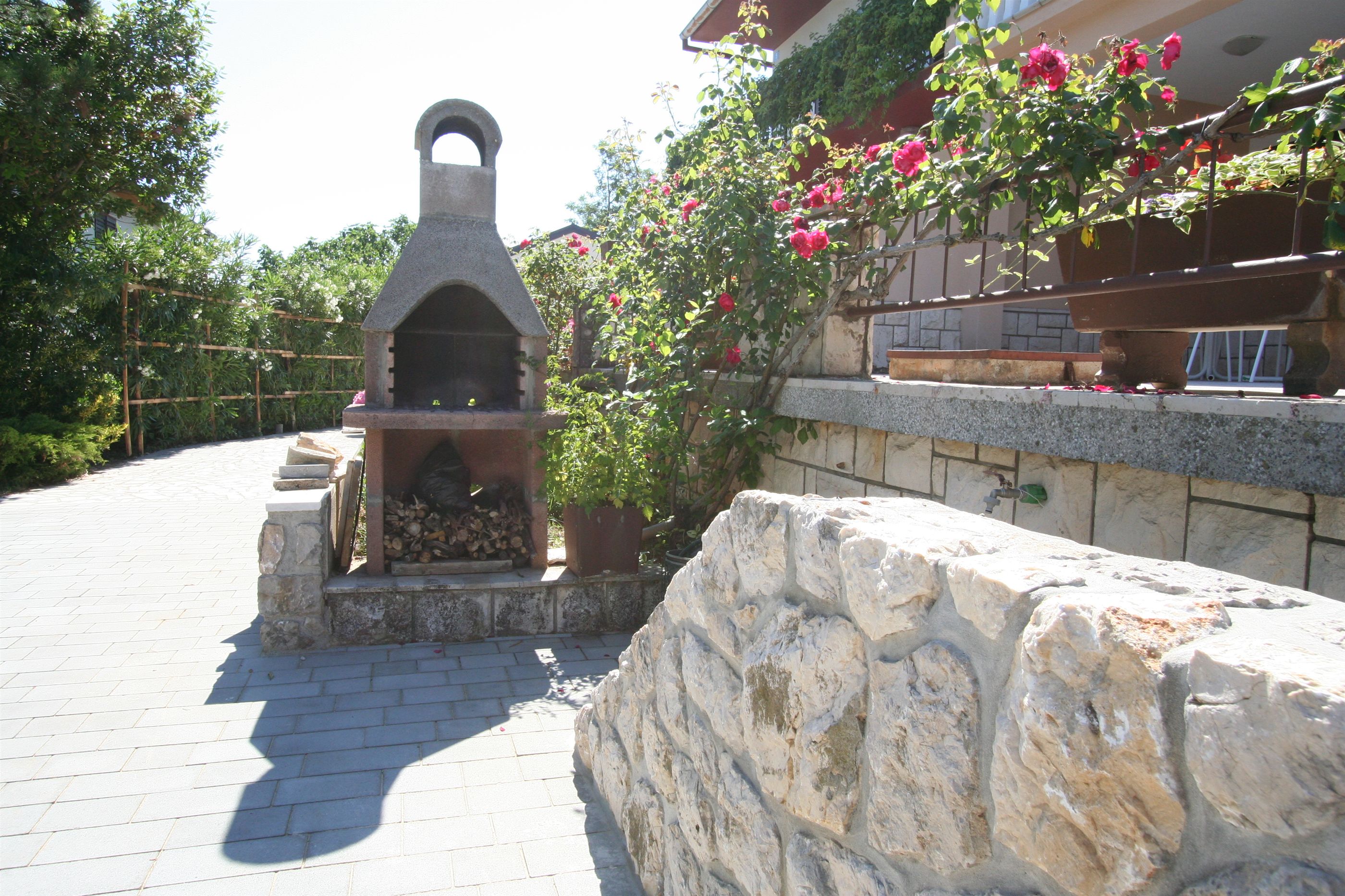 Apartments Grskovic G. Jesenovica 60242-A2