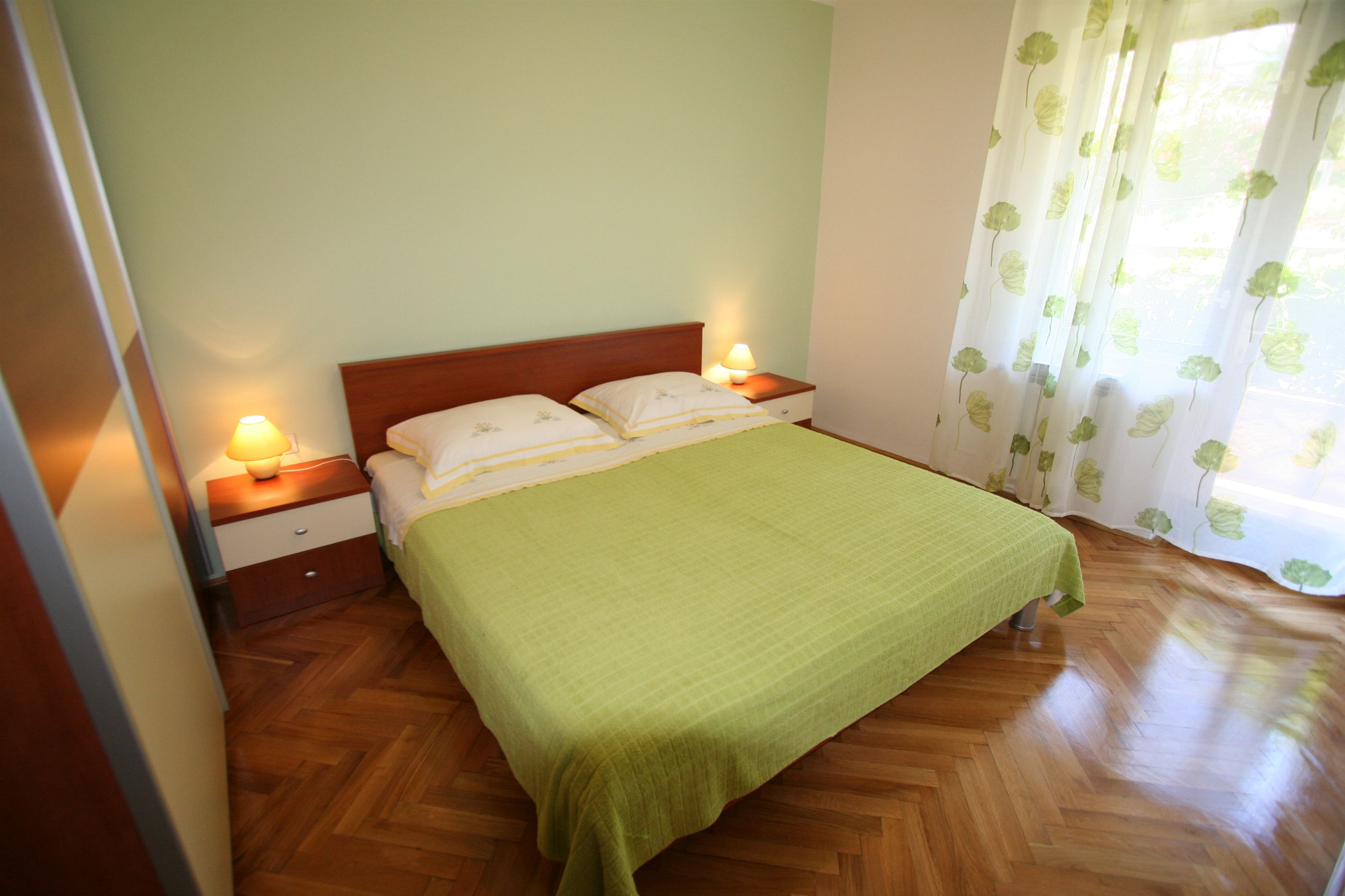 Apartments Grskovic G. Jesenovica 60242-A2