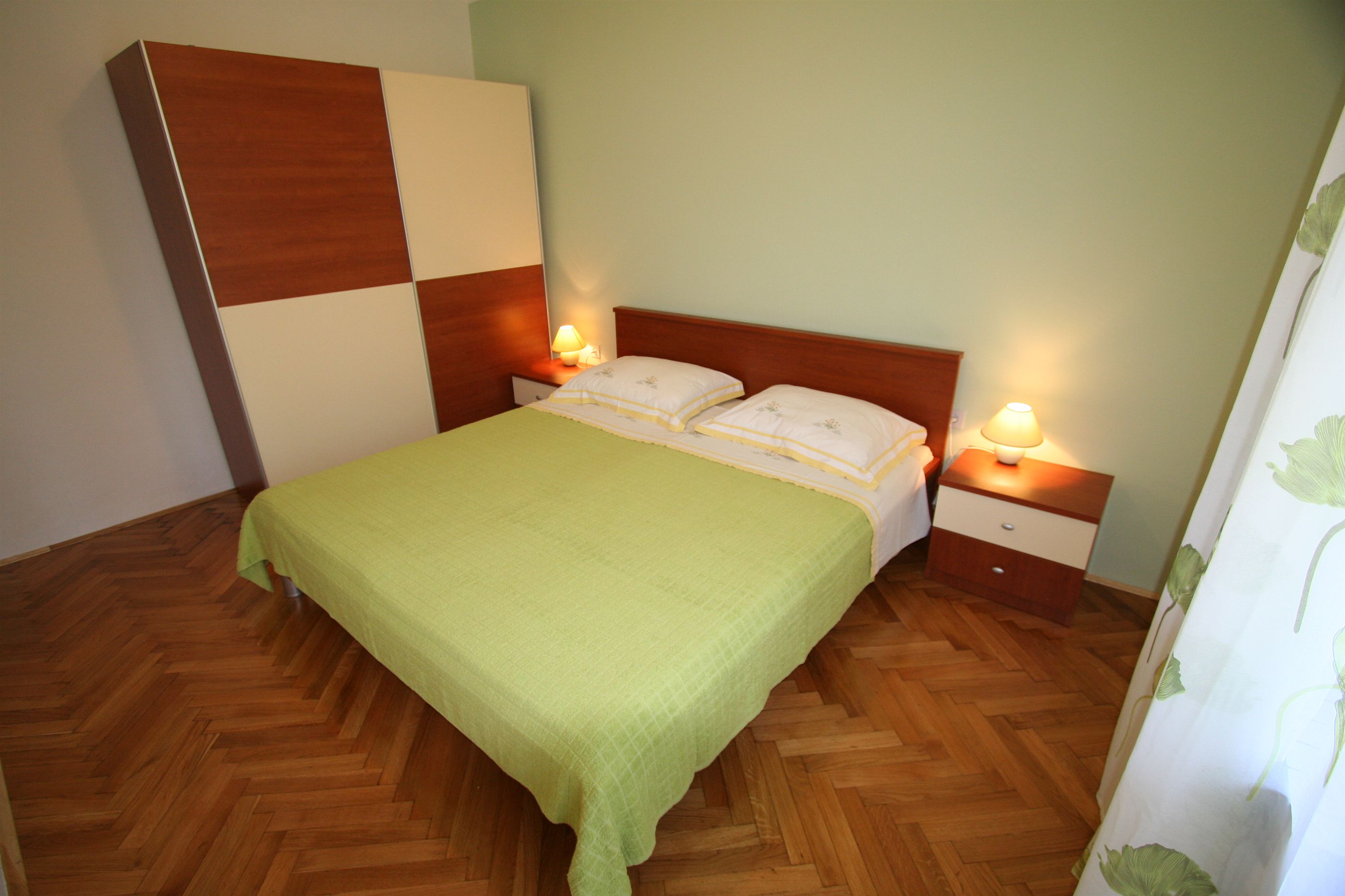 Apartments Grskovic G. Jesenovica 60242-A2