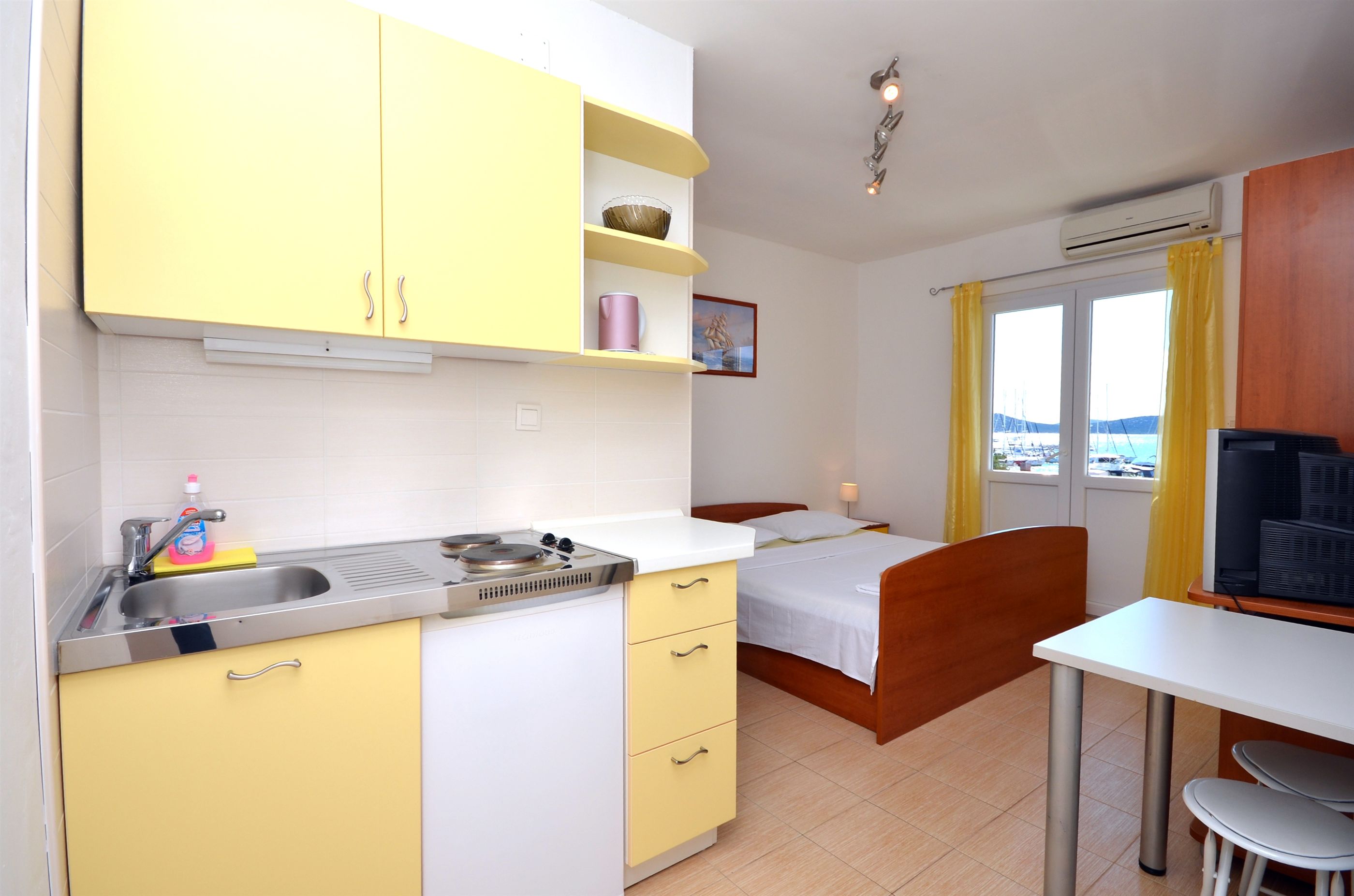 Apartments and Rooms Mare 11171-A4