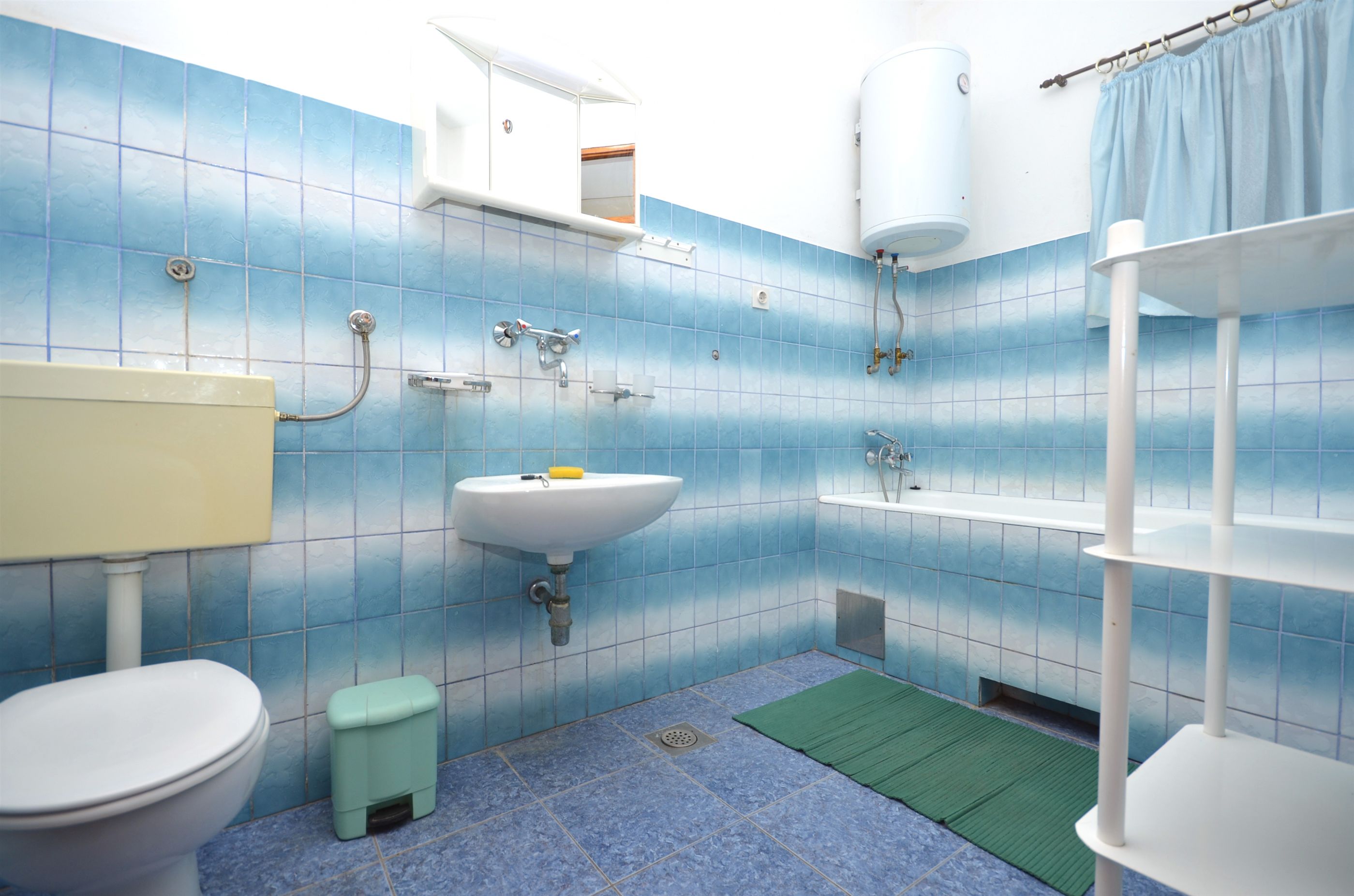 Apartments Kata 14401-A1