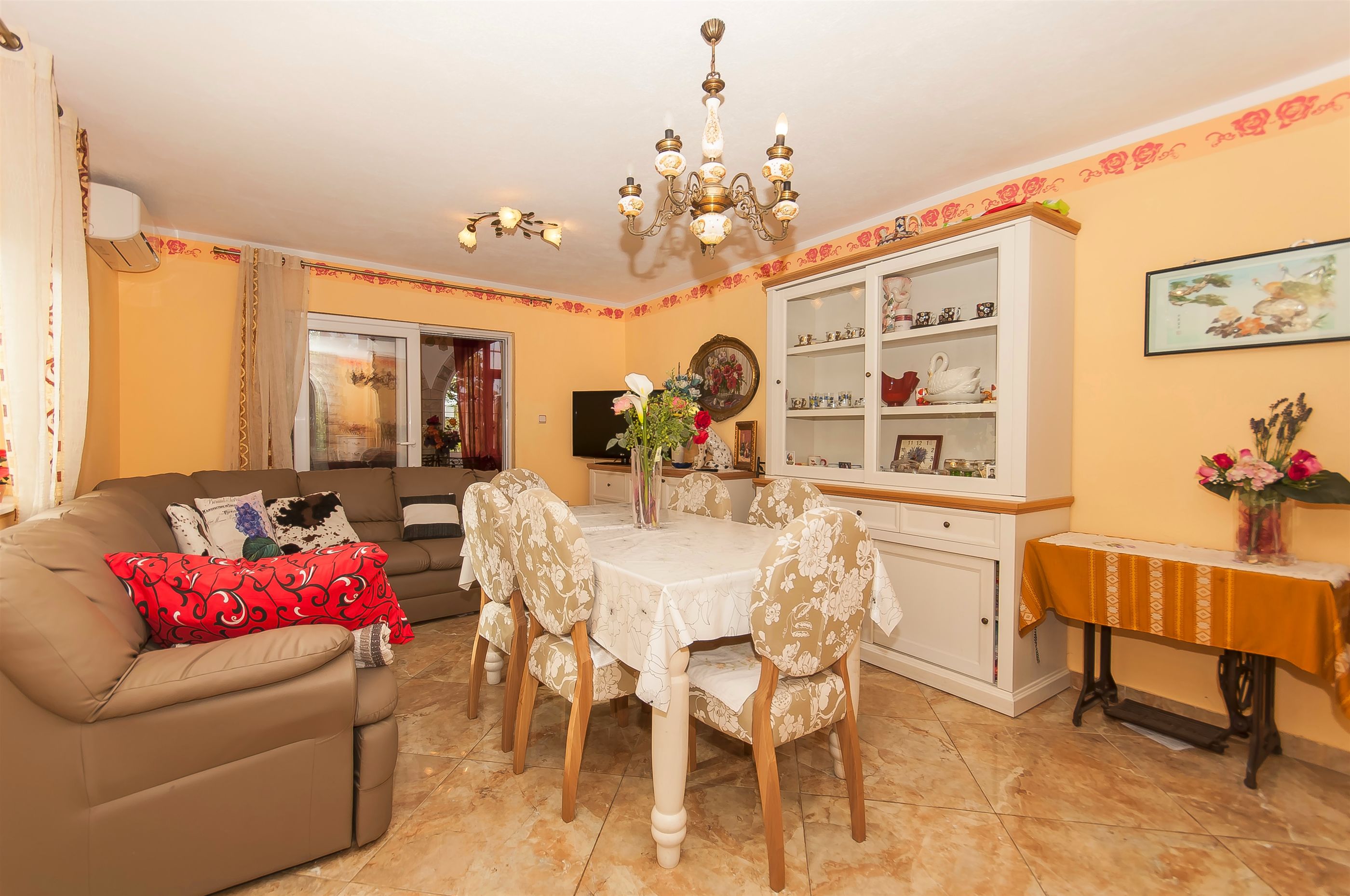 Apartments Ljiljana 10451-A1