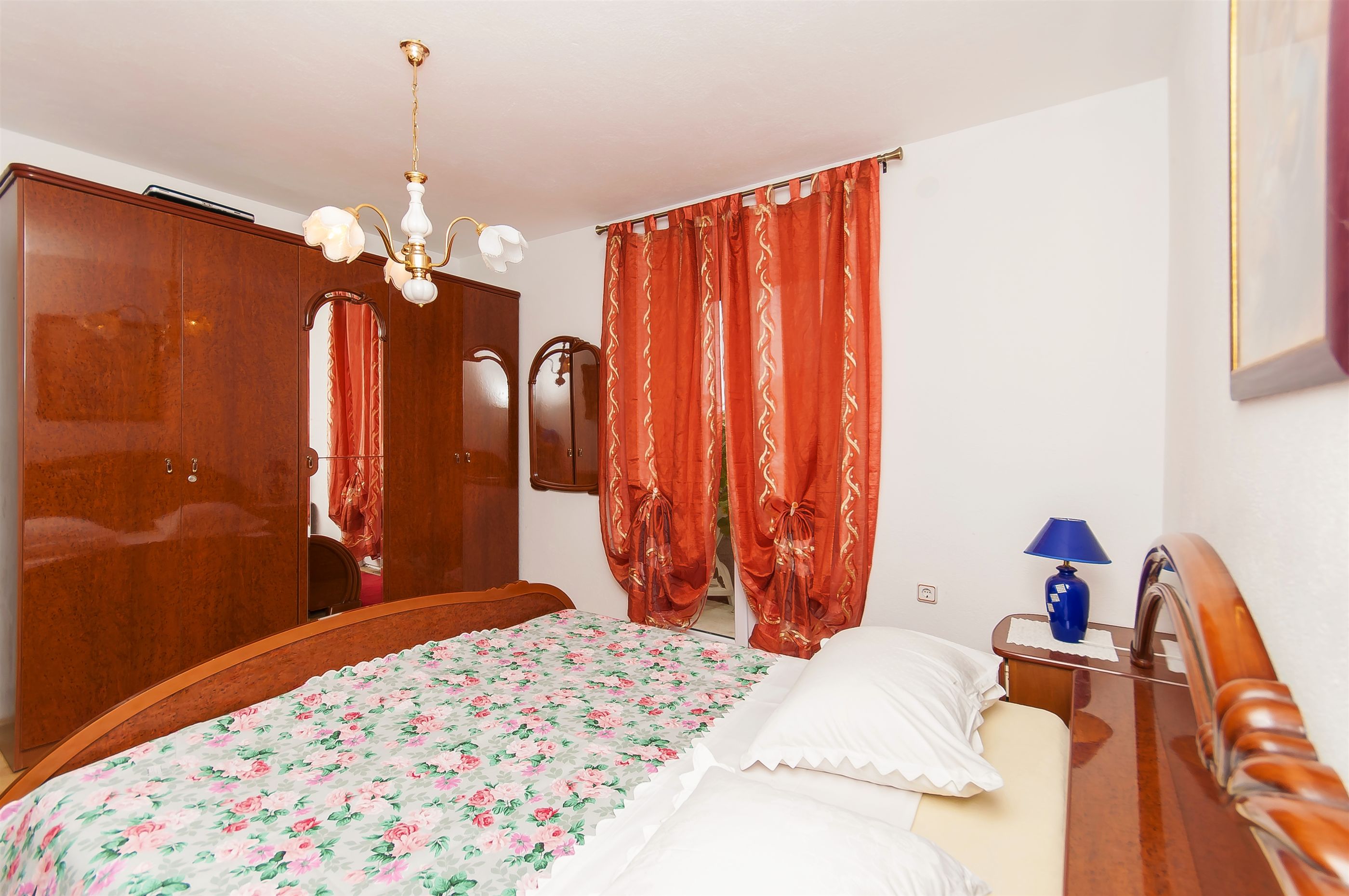 Apartments Ljiljana 10451-A1