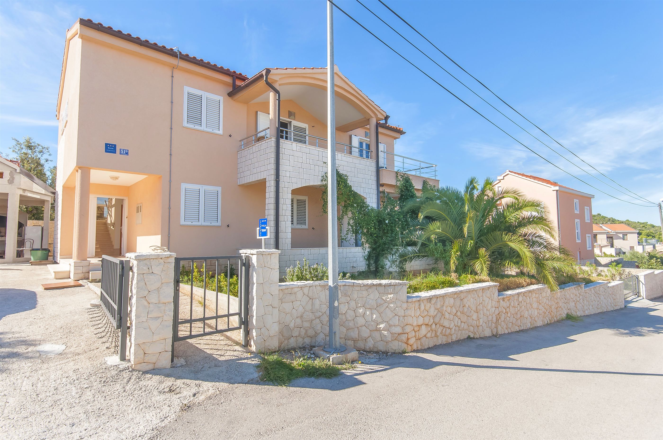 Apartments Ema 22211-A1