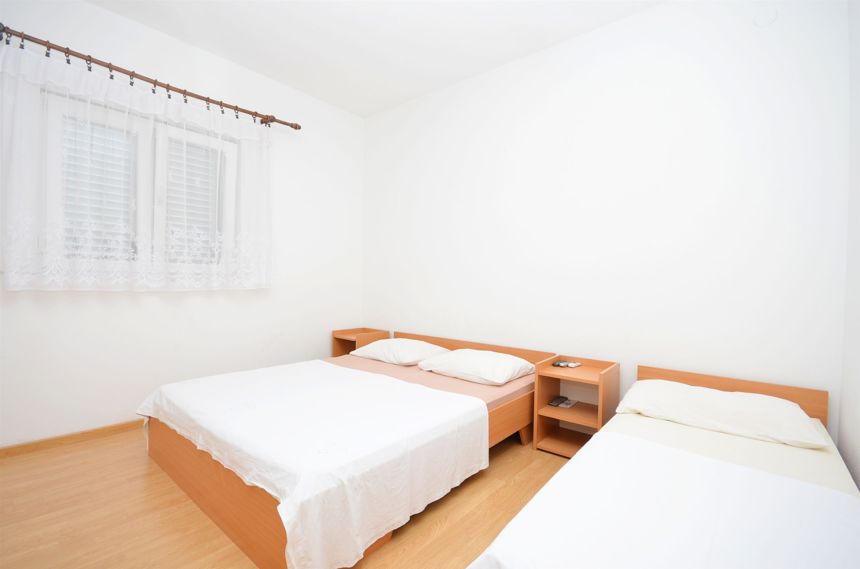 Apartment and Rooms Ivana 58191-A1