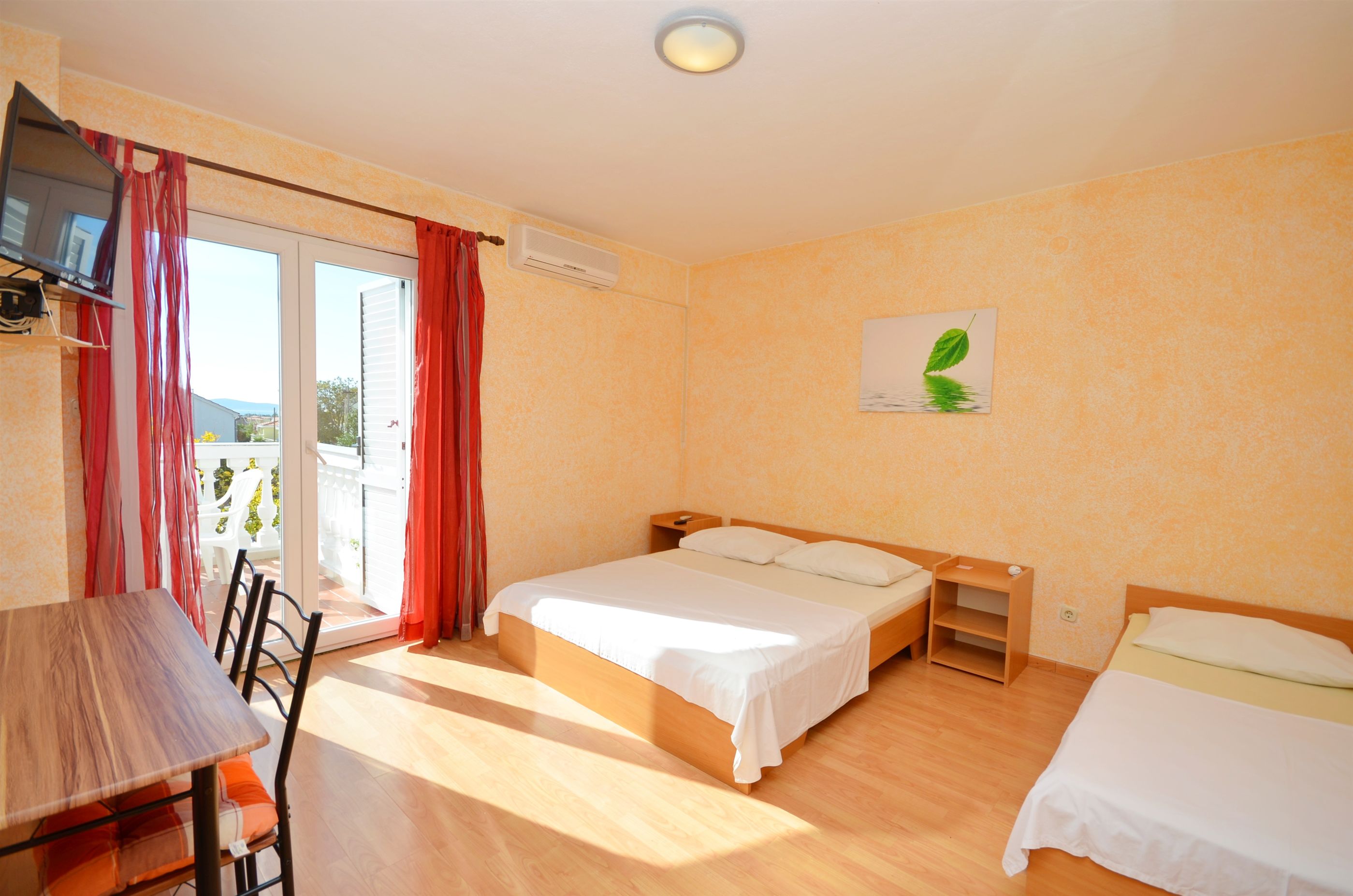 Apartment and Rooms Ivana 58191-A2