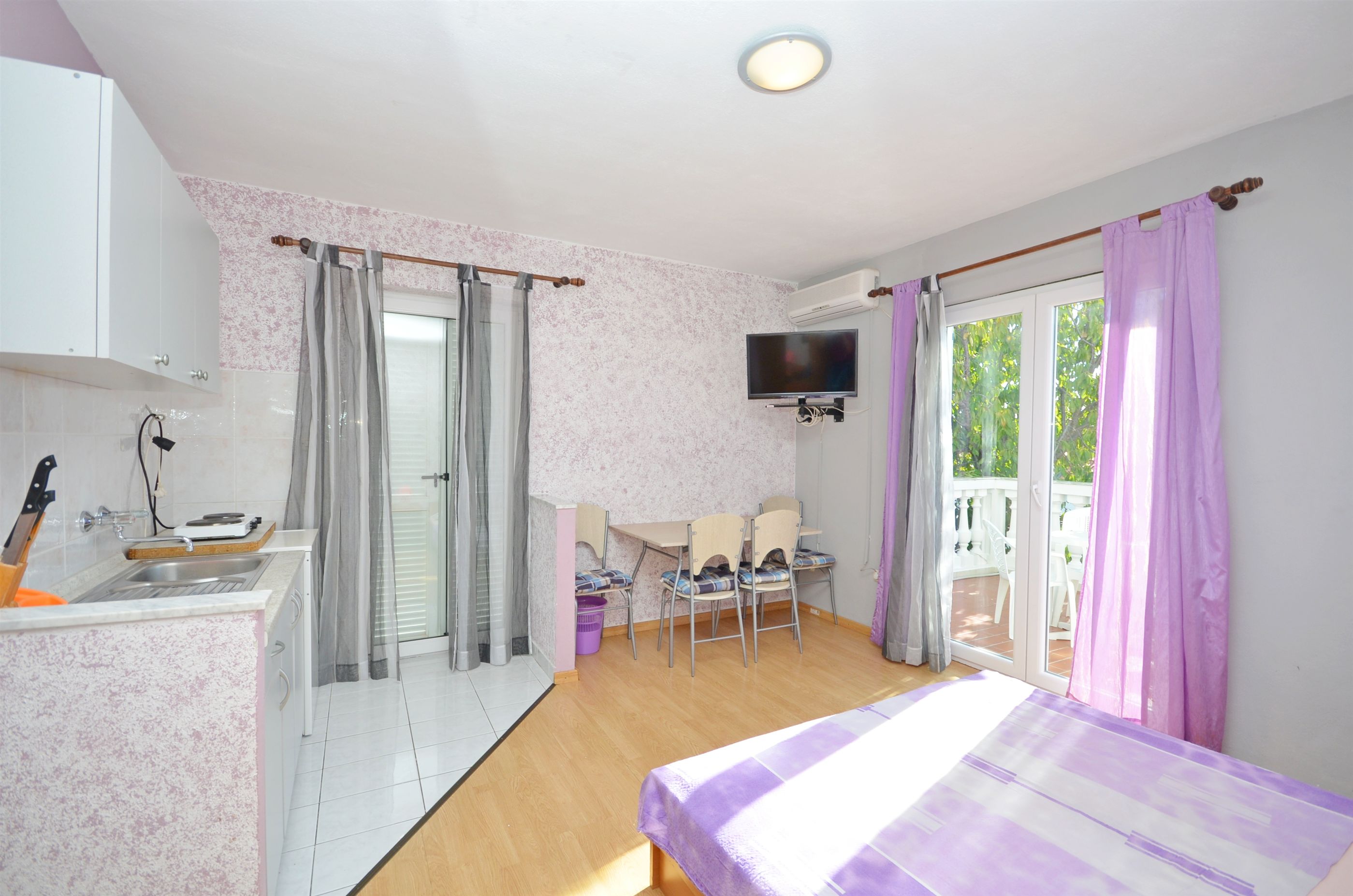Apartment and Rooms Ivana 58191-A3
