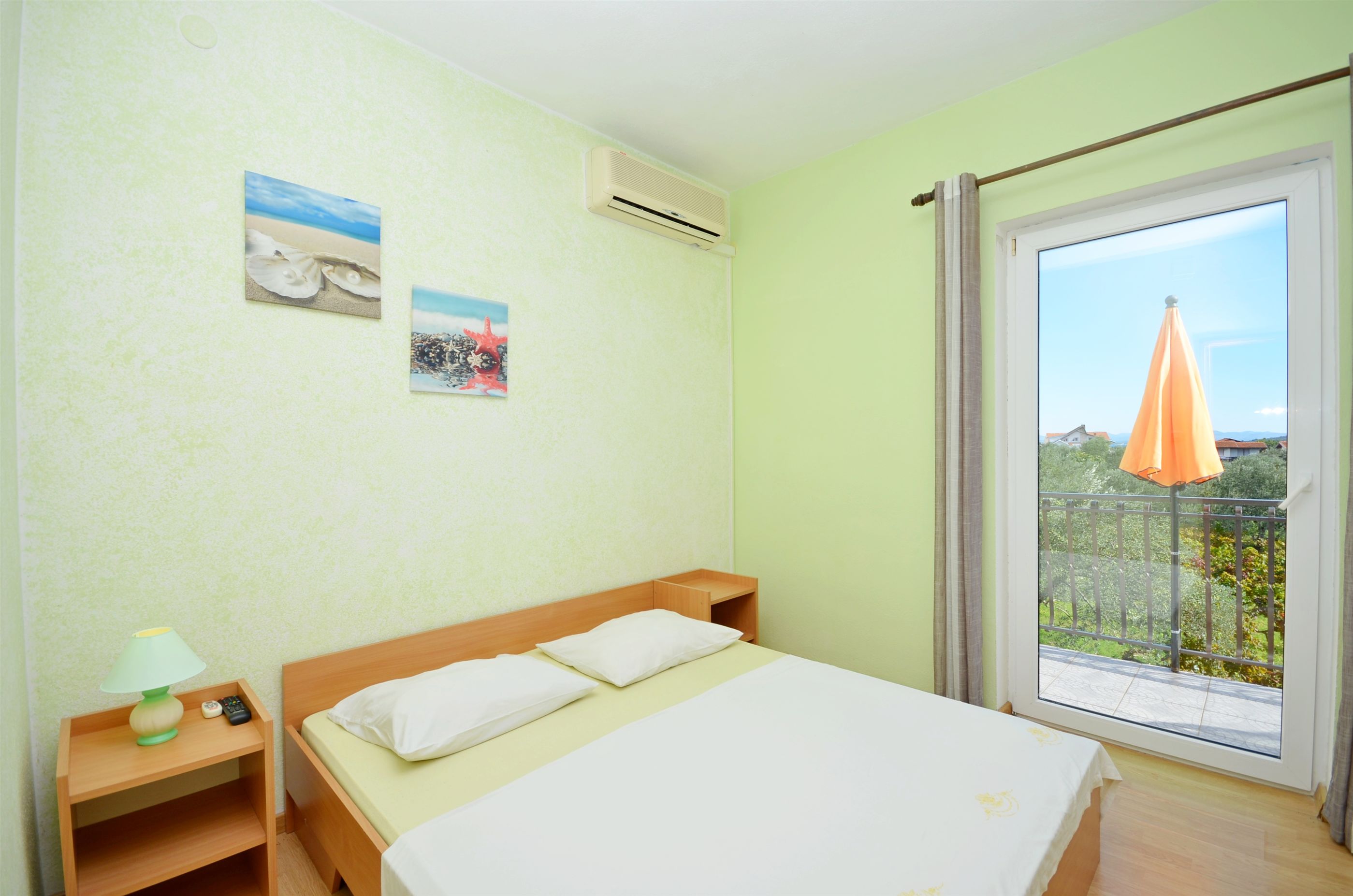 Apartment and Rooms Ivana 58191-S1