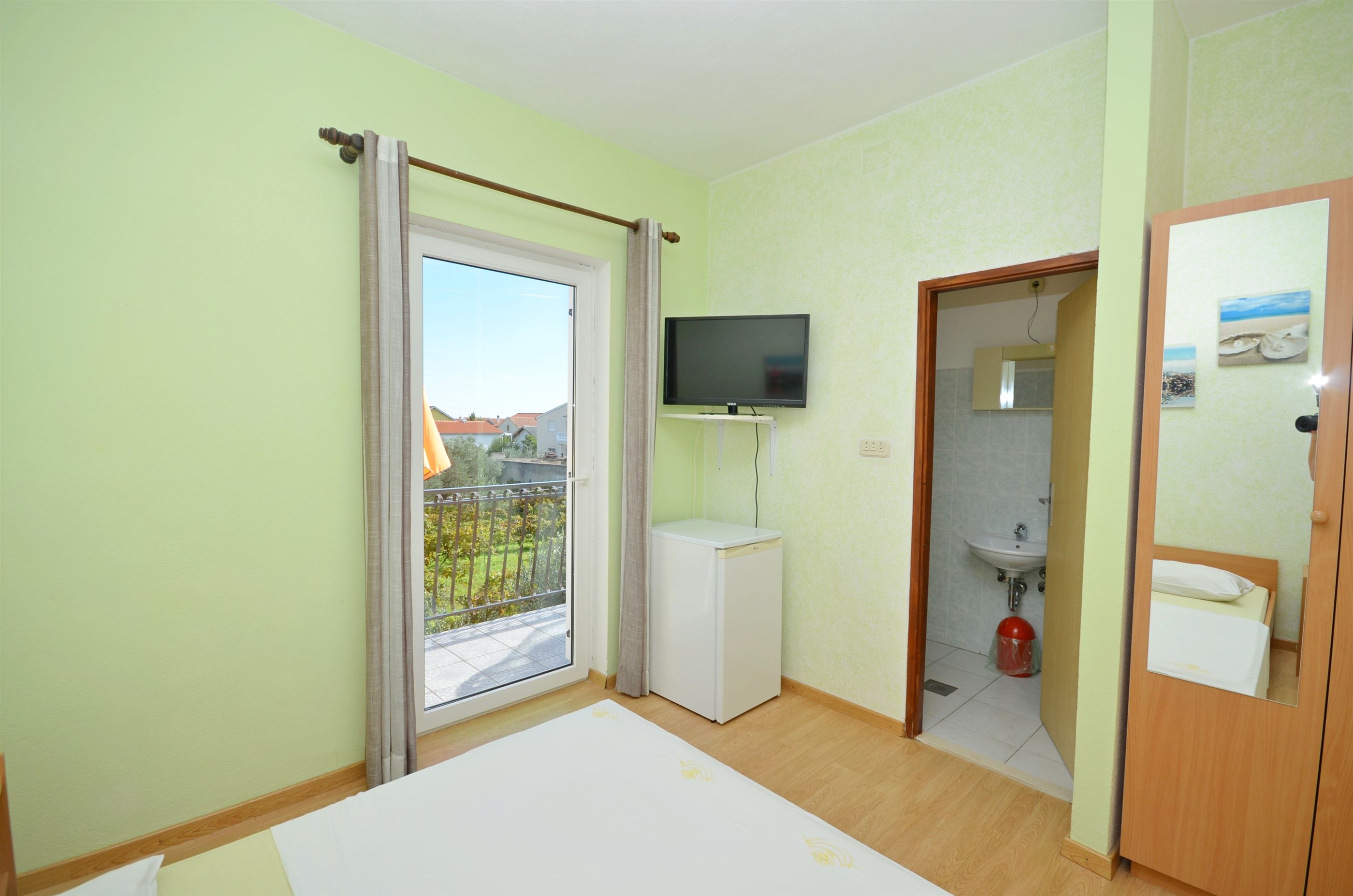 Apartment and Rooms Ivana 58191-S1