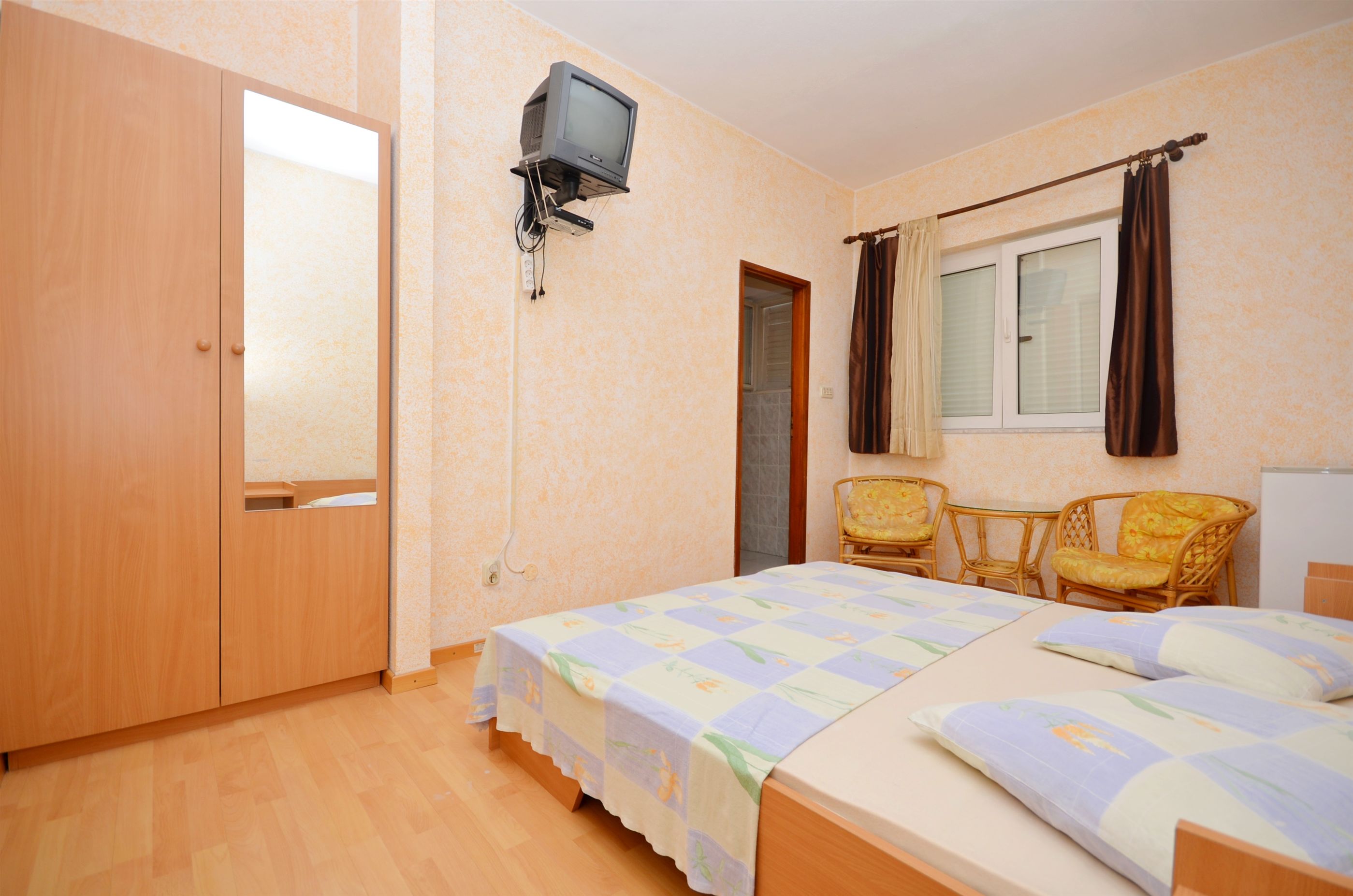 Apartment and Rooms Ivana 58191-S2