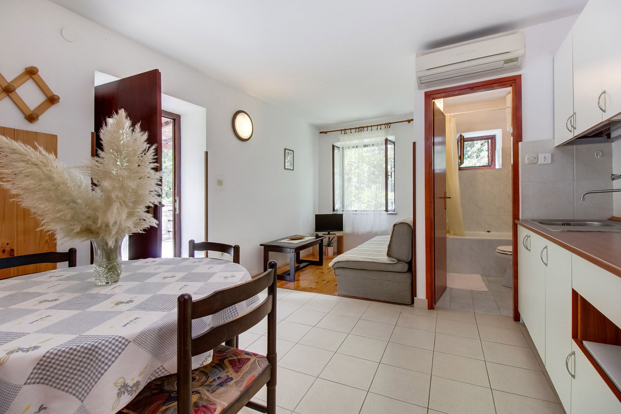 Apartments Lela 94009-A1