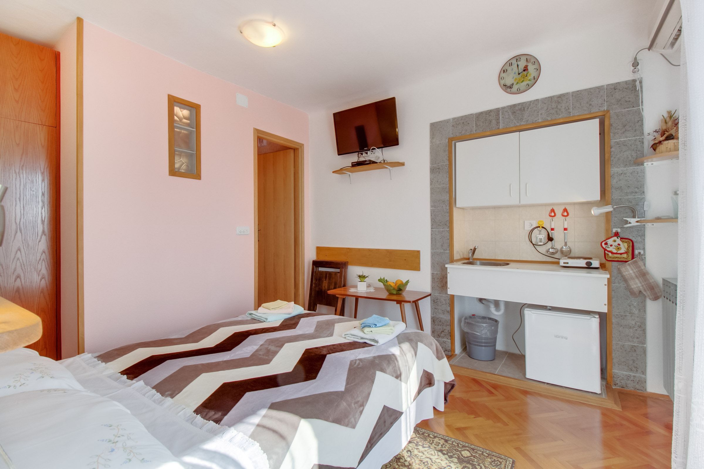 Apartments Tasha 94051-S1