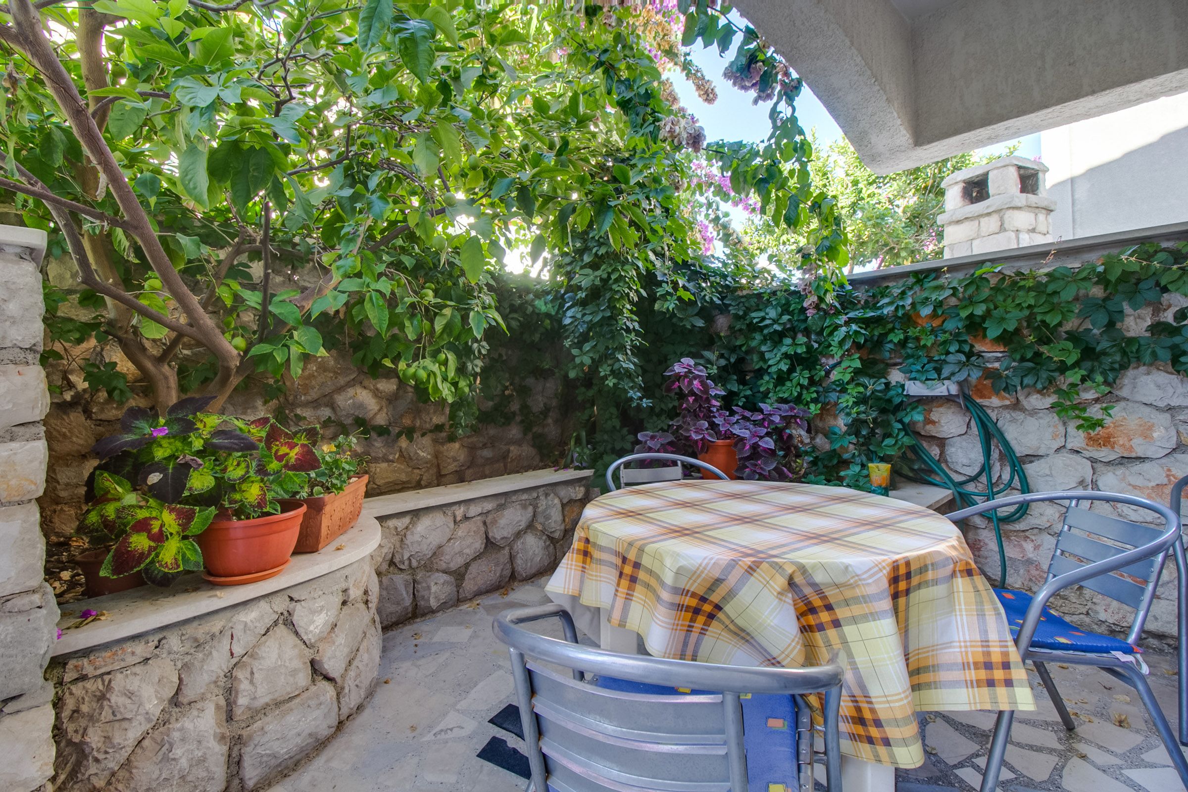 Apartments Suzana 94060-A1