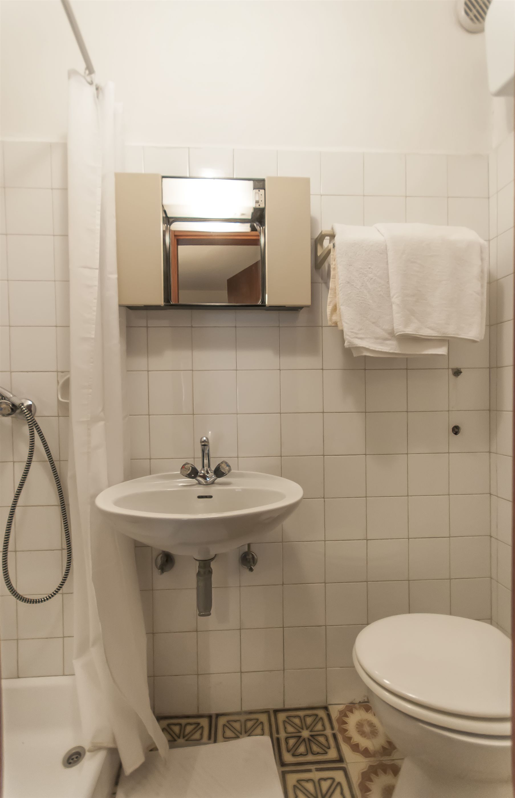 Apartment and Rooms Ivan 45191-A9