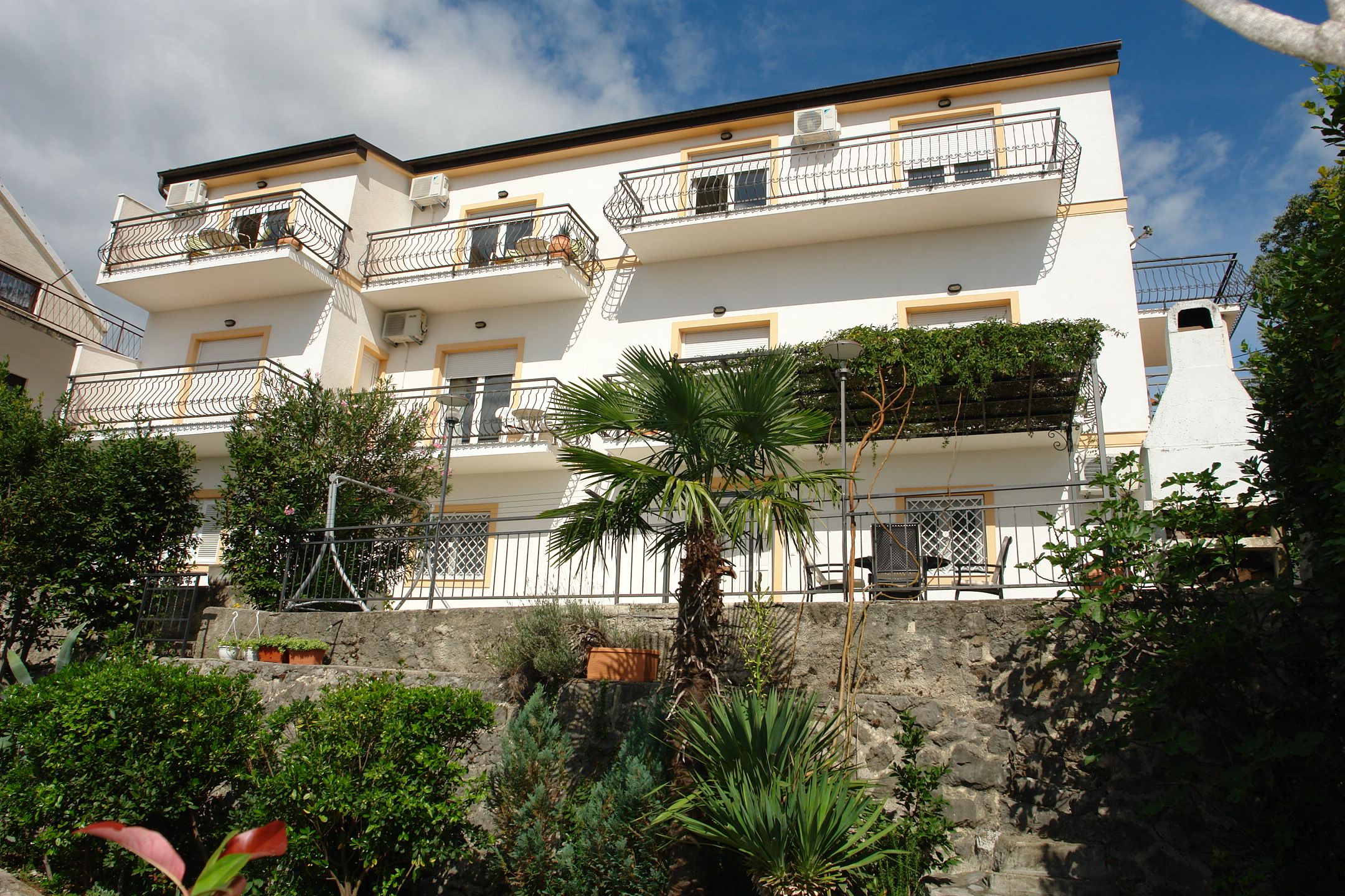 Apartments Badnje 62436-A2