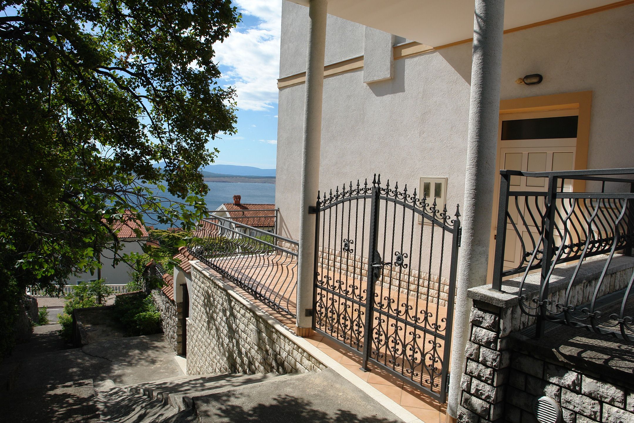 Apartments Badnje 62436-A2