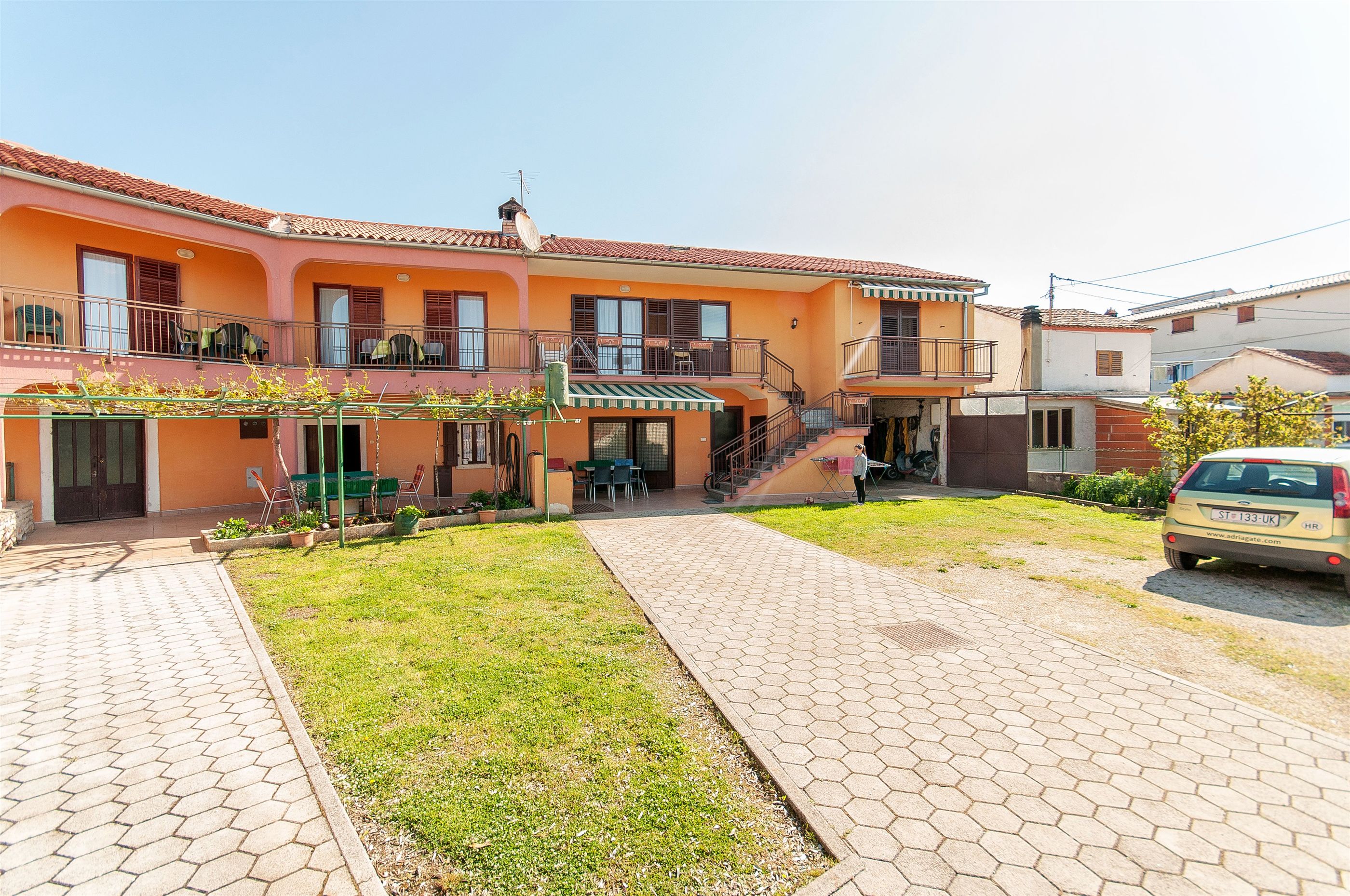 House Anton 70491-K1