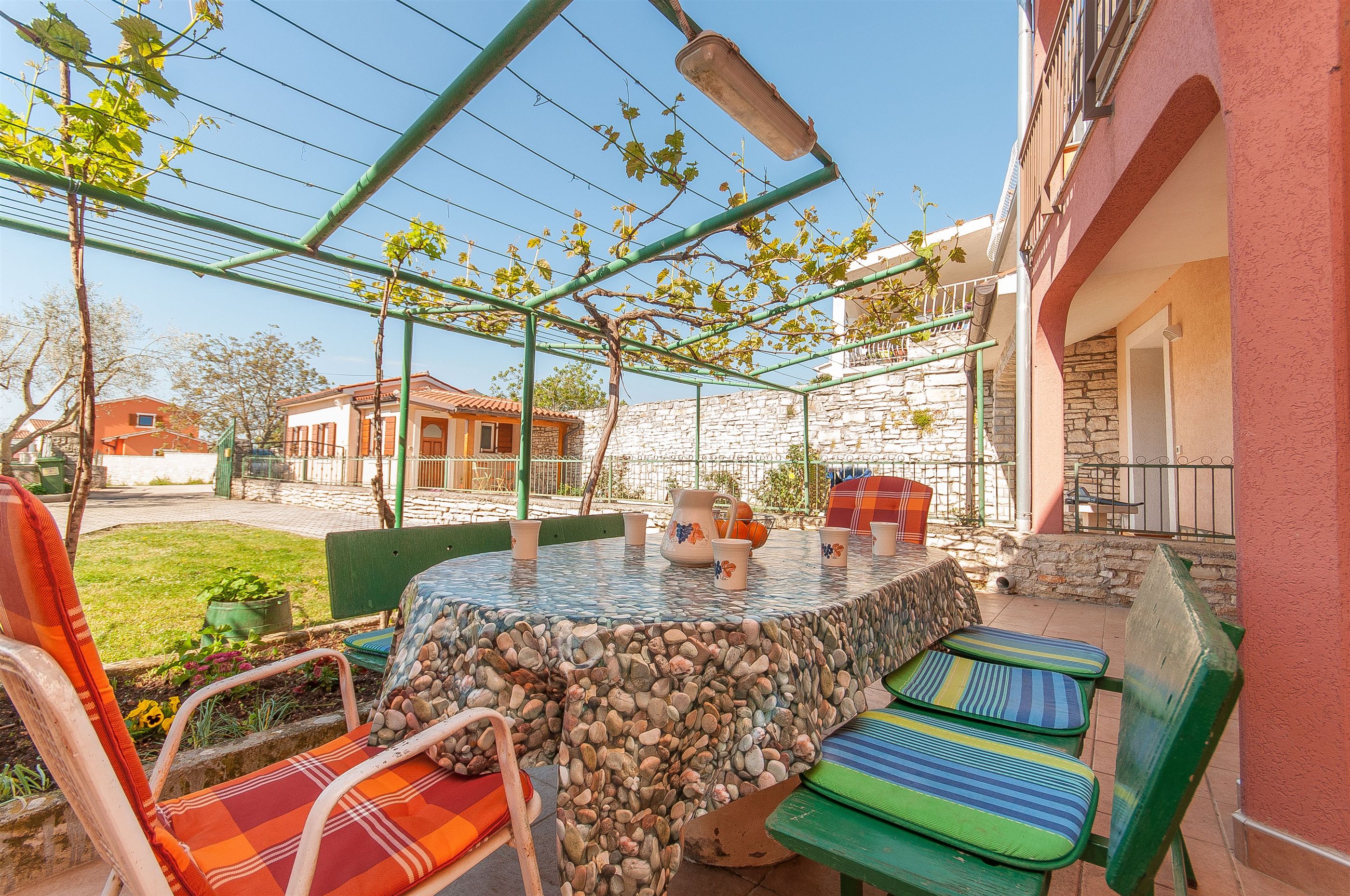 House Anton 70491-K1