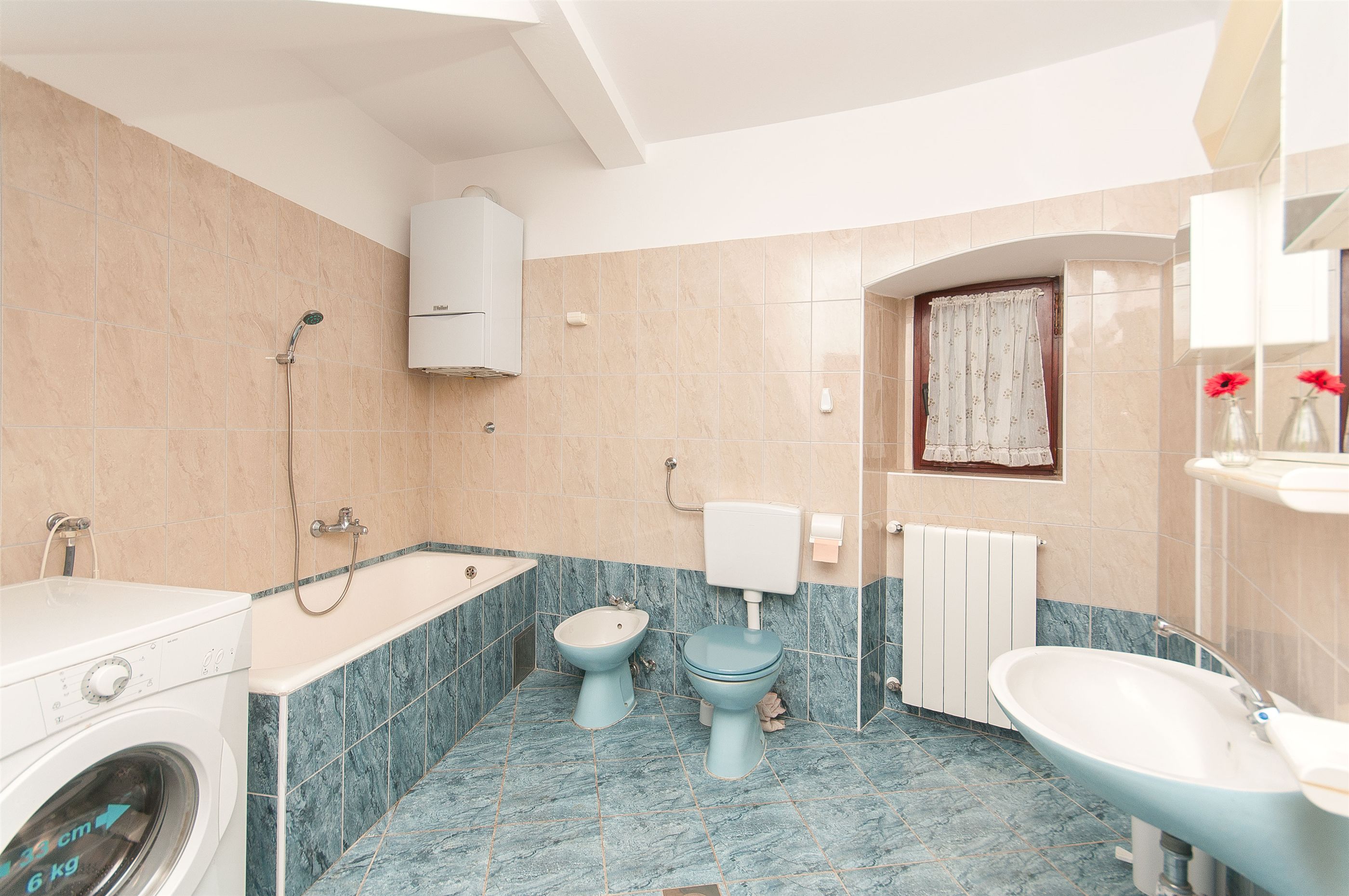 House Anton 70491-K1