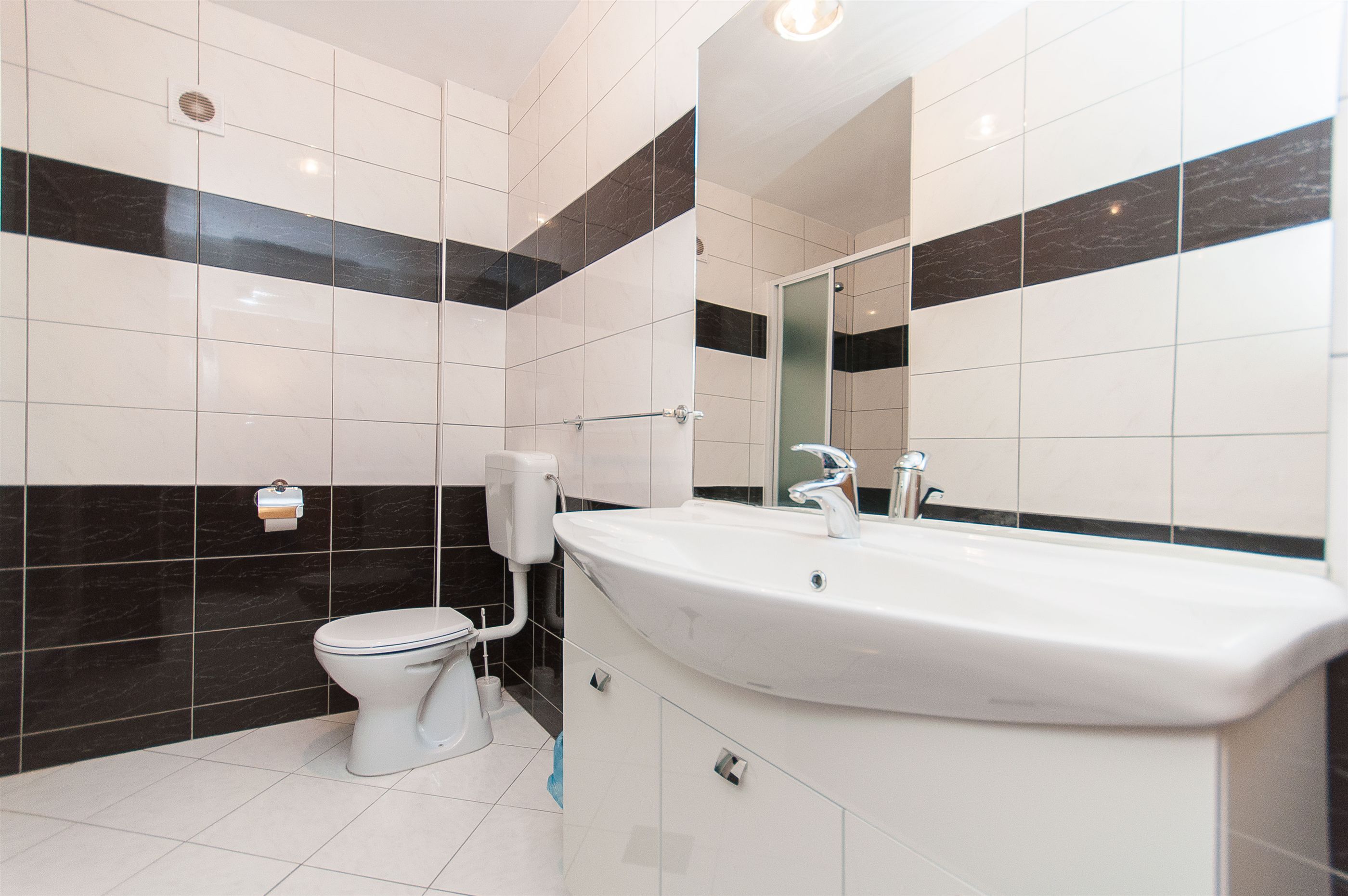 Apartments Glavan 27041-A1