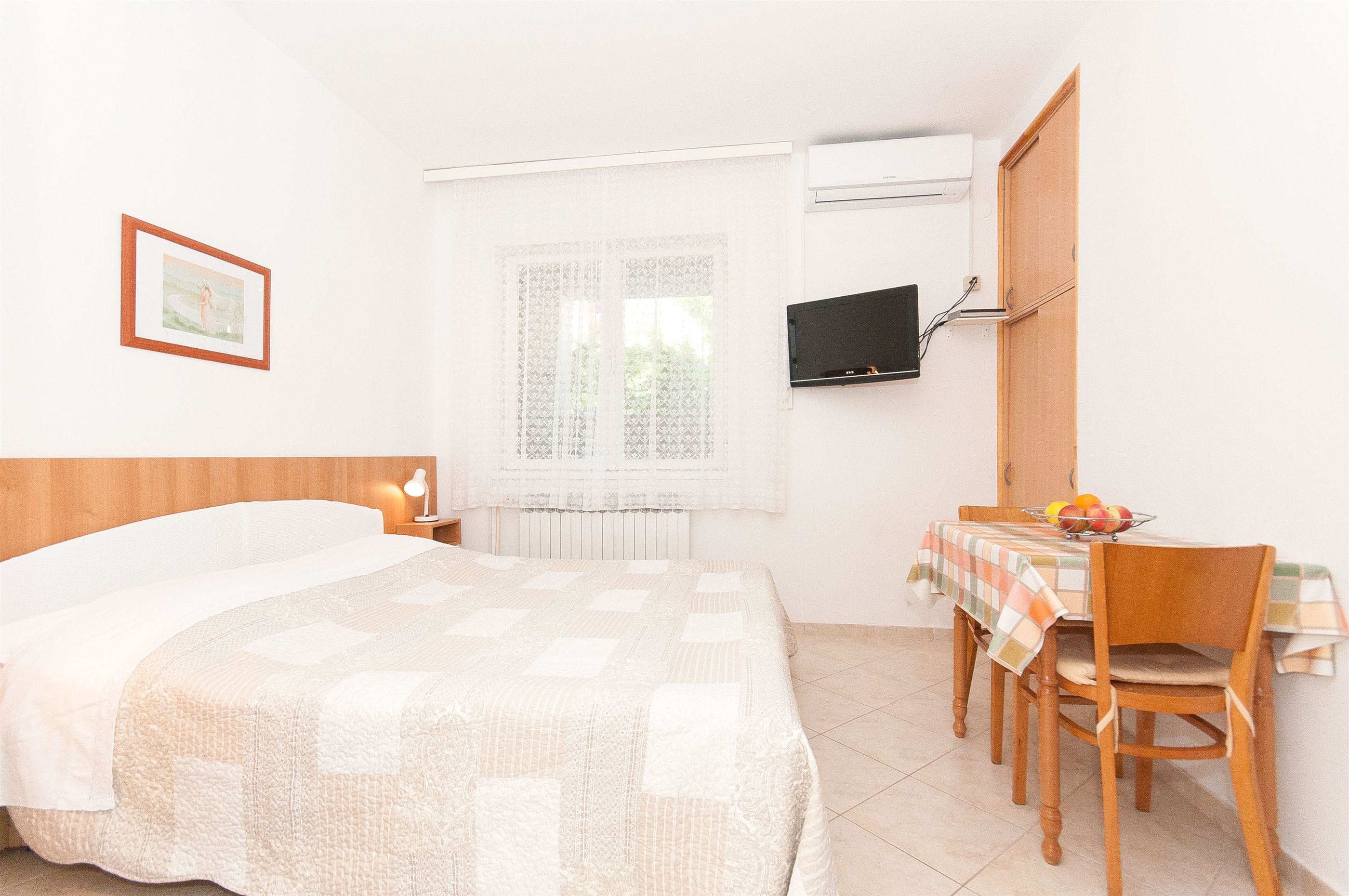 Apartments Mate 23961-A1