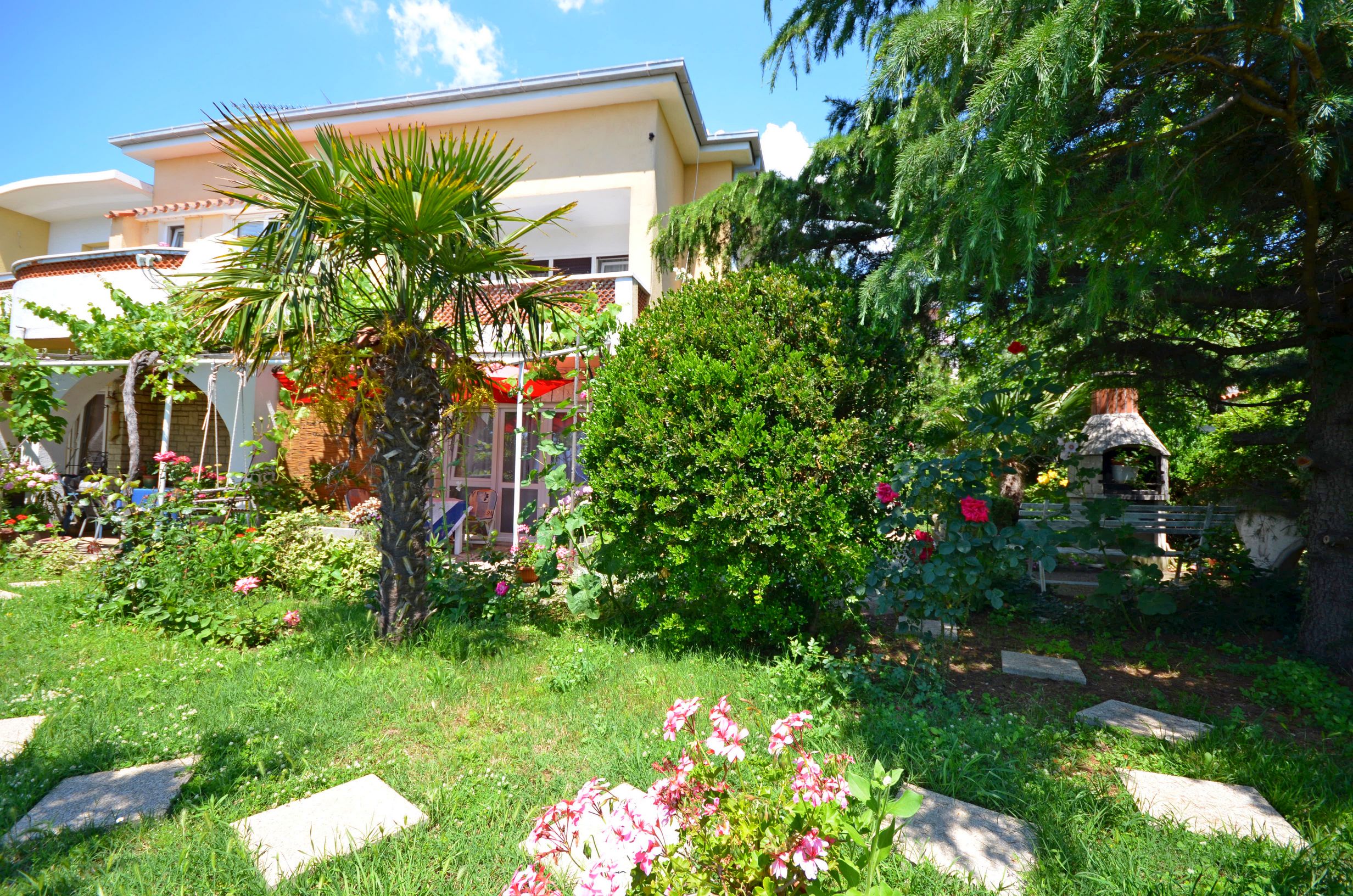 Apartments Jadrana 61711-A1