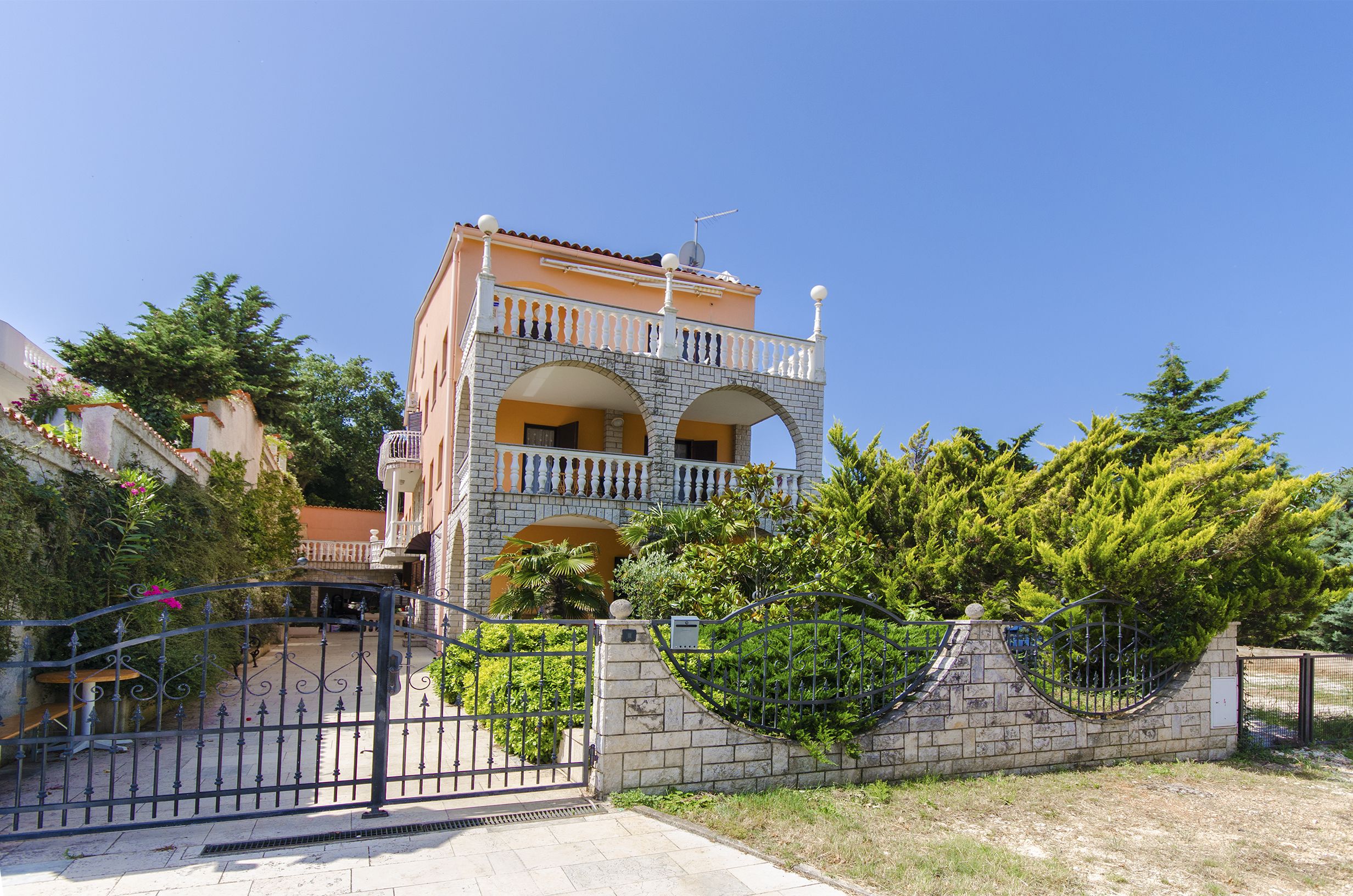 Apartments Drago 70881-A1