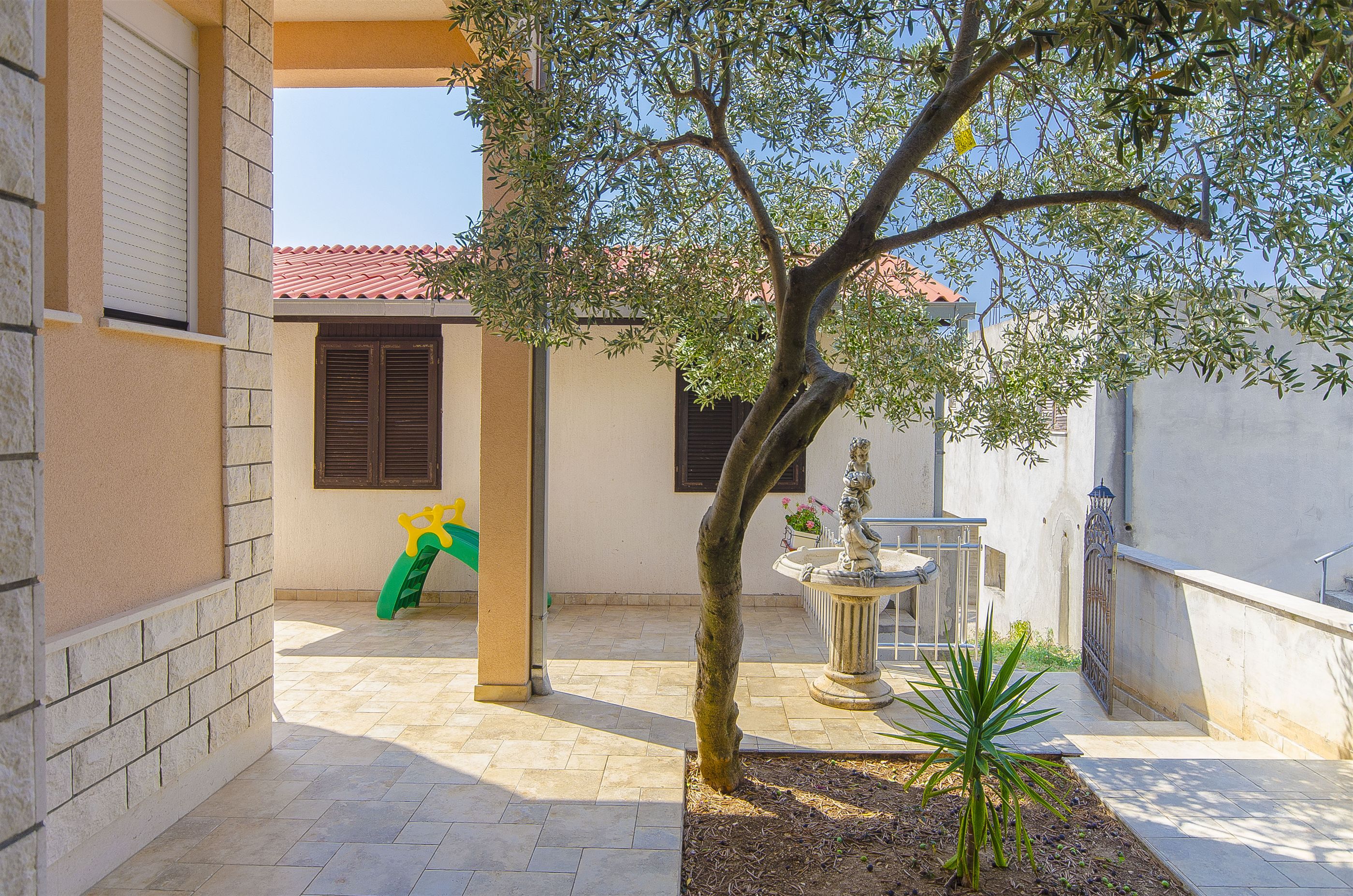 Apartments Ksenija 27231-A1
