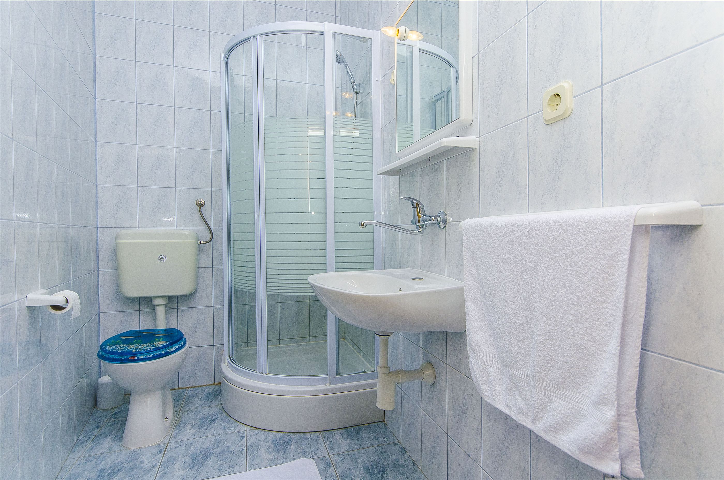 Apartments Tiho i Pave 28231-A2