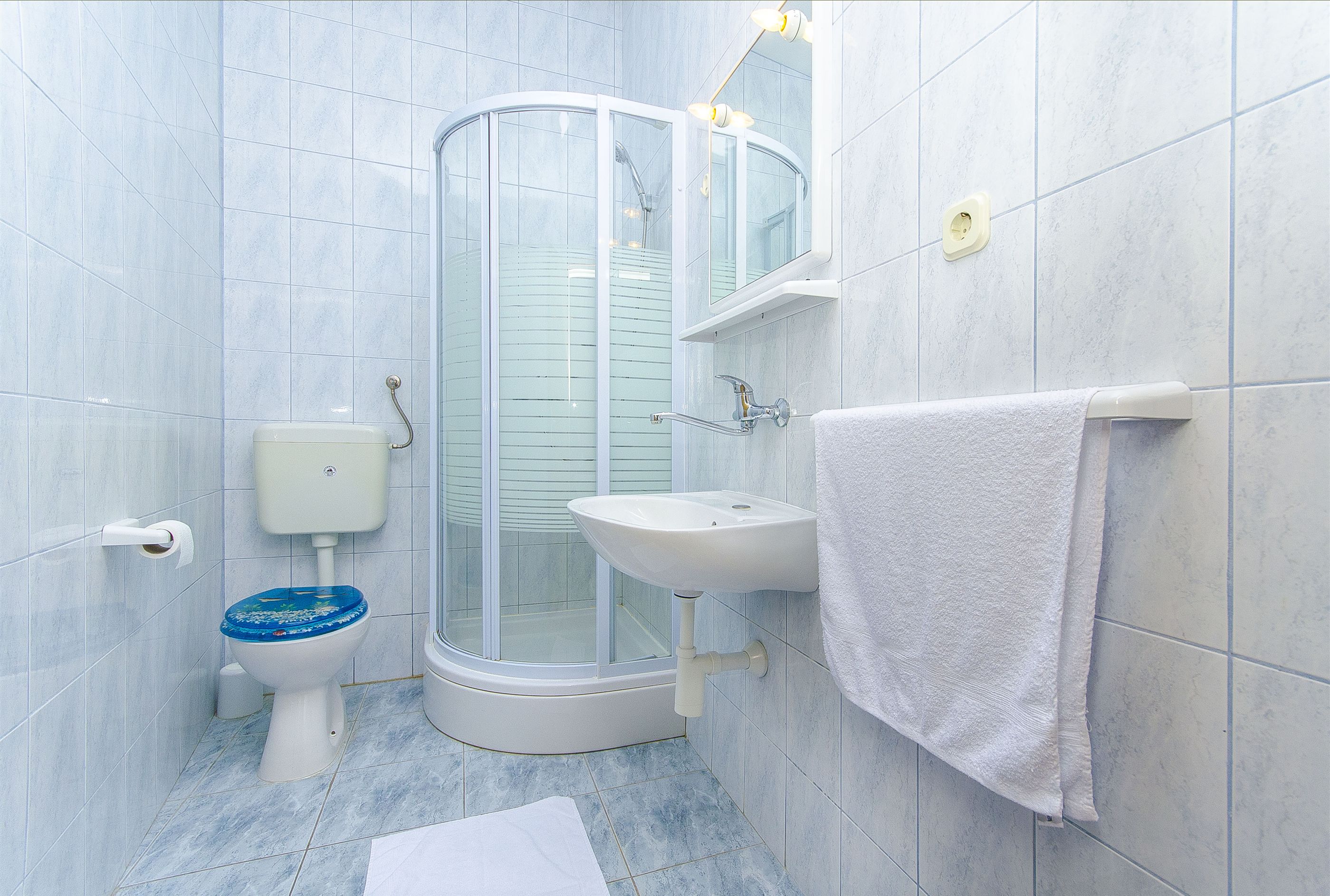 Apartments Tiho i Pave 28231-A1