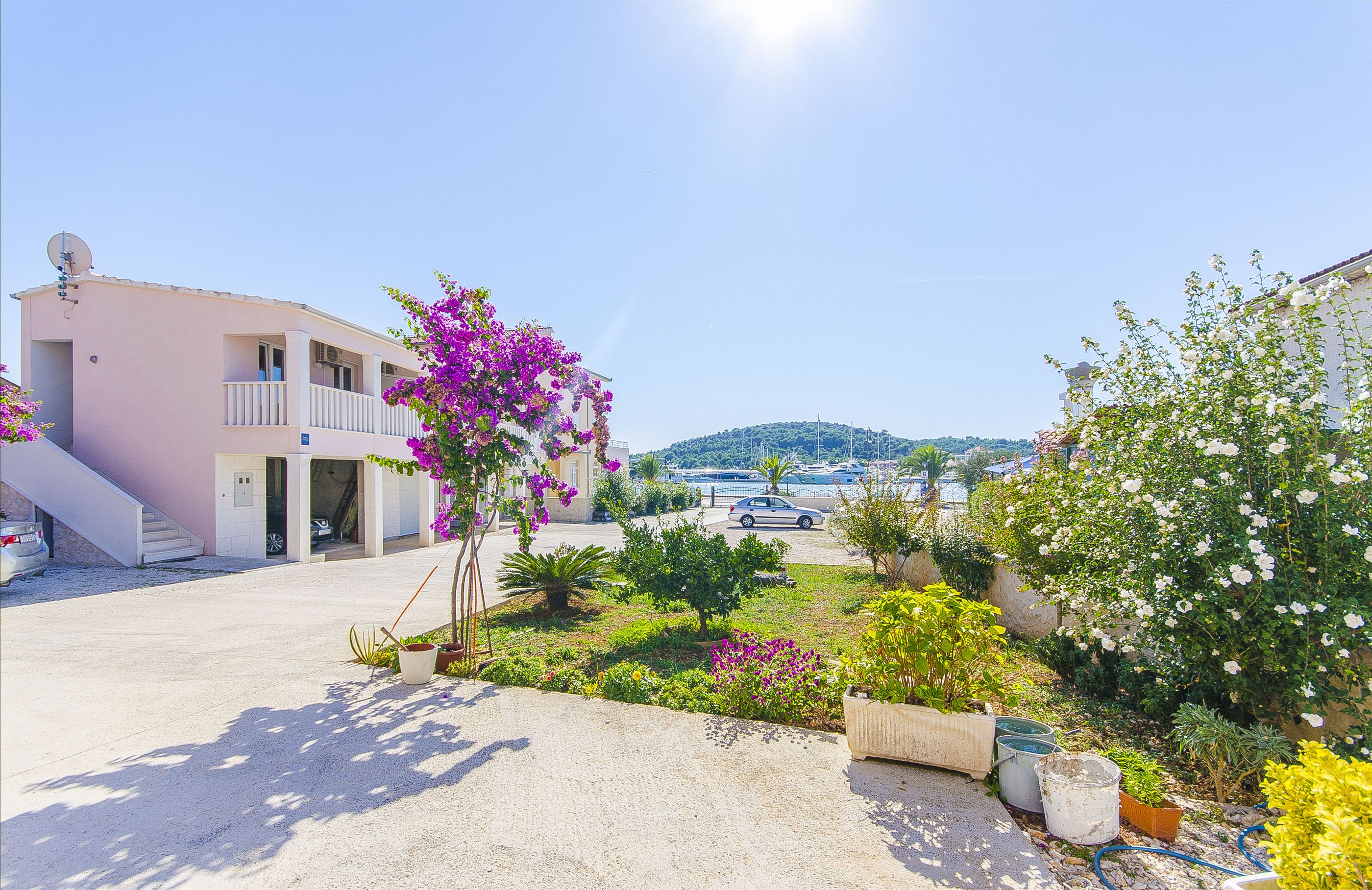Apartments Tiho i Pave 28231-A4