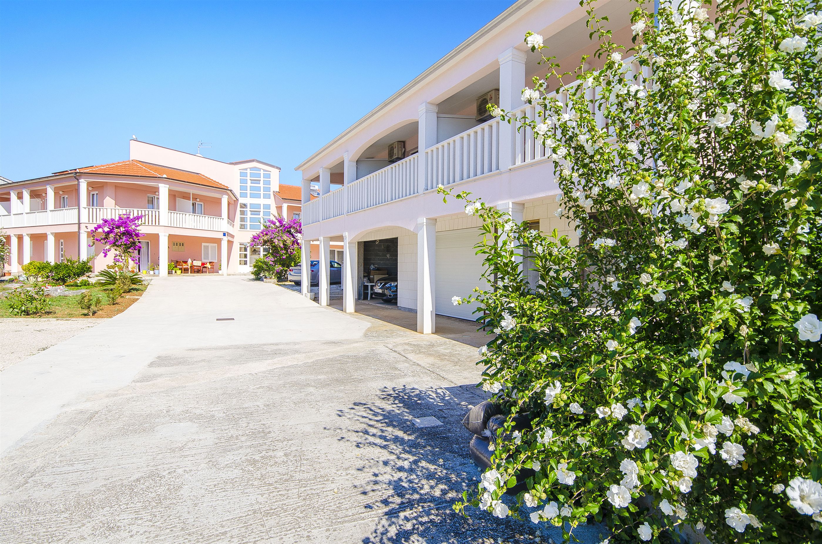 Apartments Tiho i Pave 28231-A4