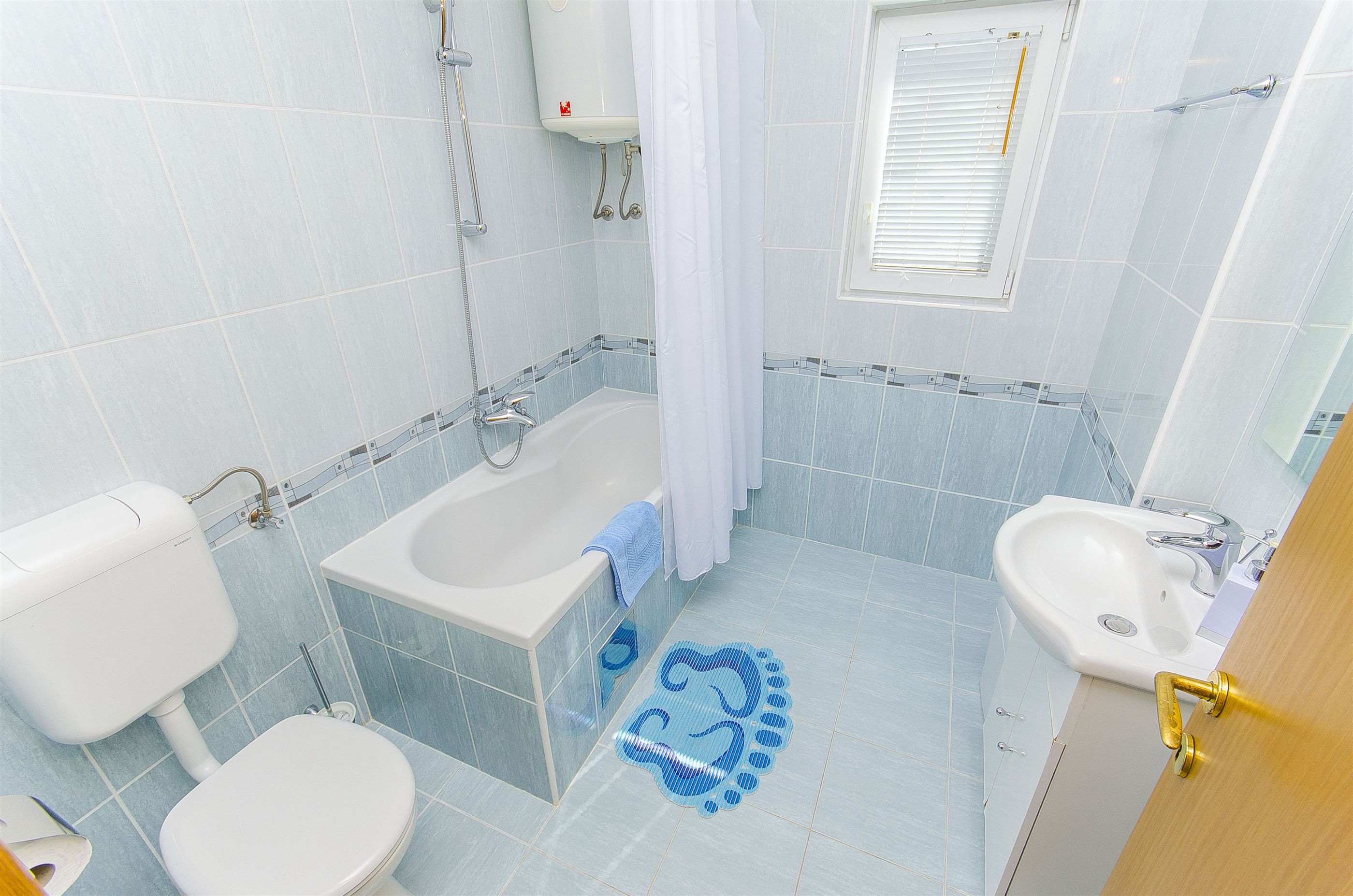Apartments Kunac 47551-A1